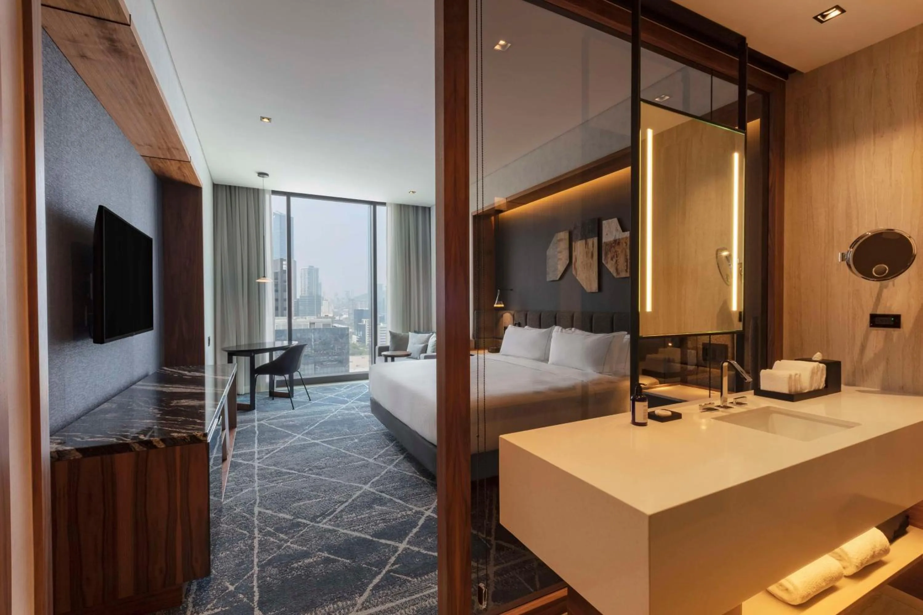 Bedroom, Bed in Hilton Monterrey Valle