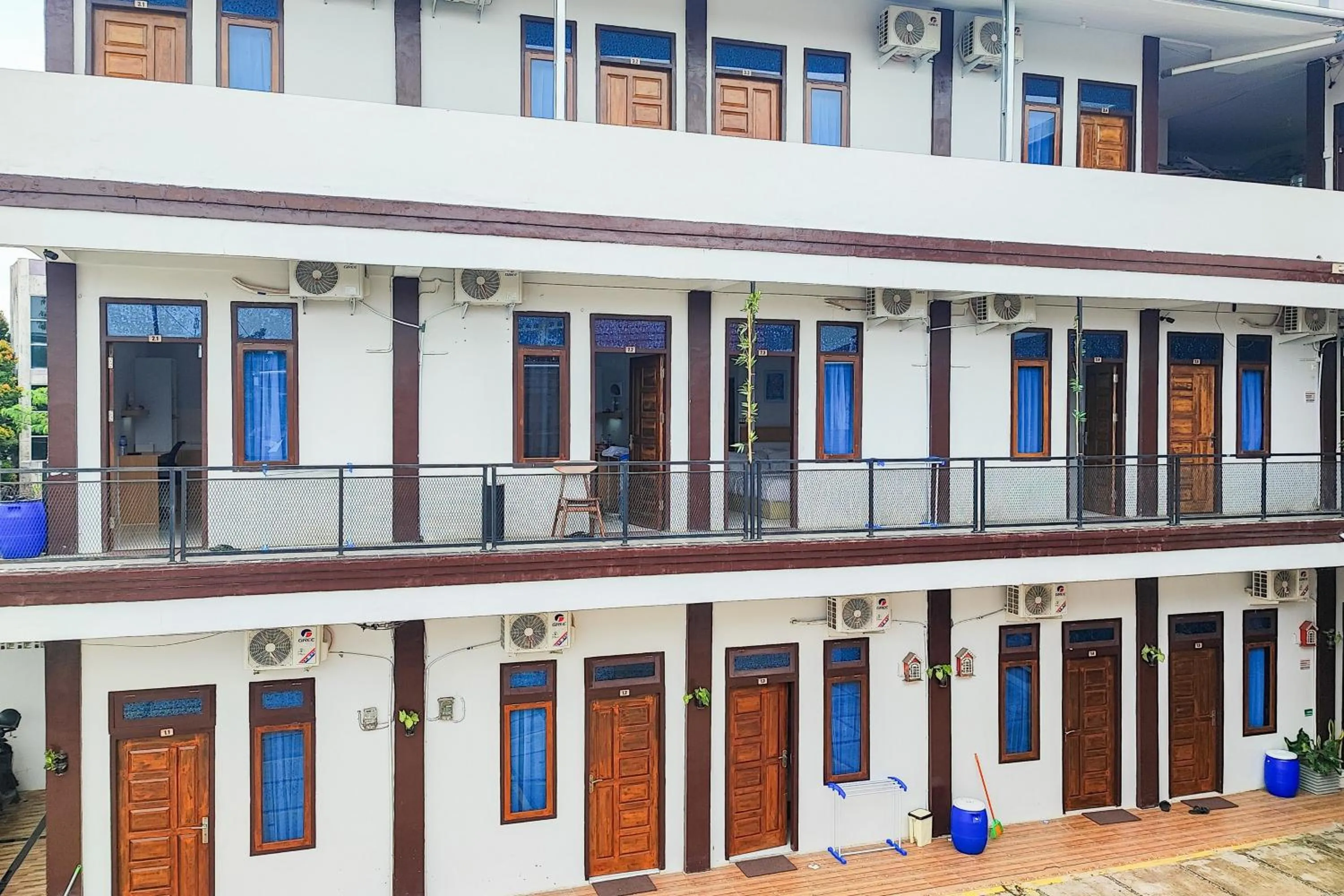 Facade/entrance in Urbanview Hotel Syariah at Waskita Residence Telanaipura