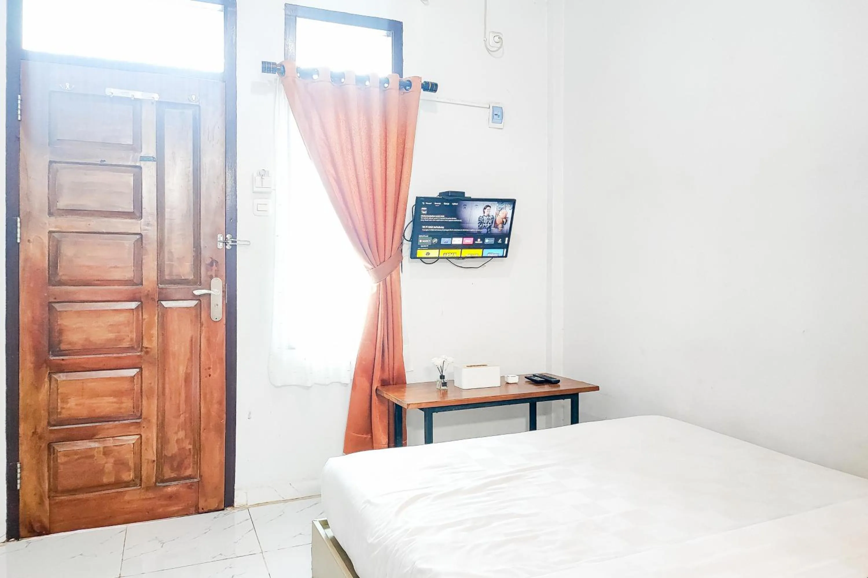 Bedroom, Bed in Urbanview Hotel Syariah at Waskita Residence Telanaipura