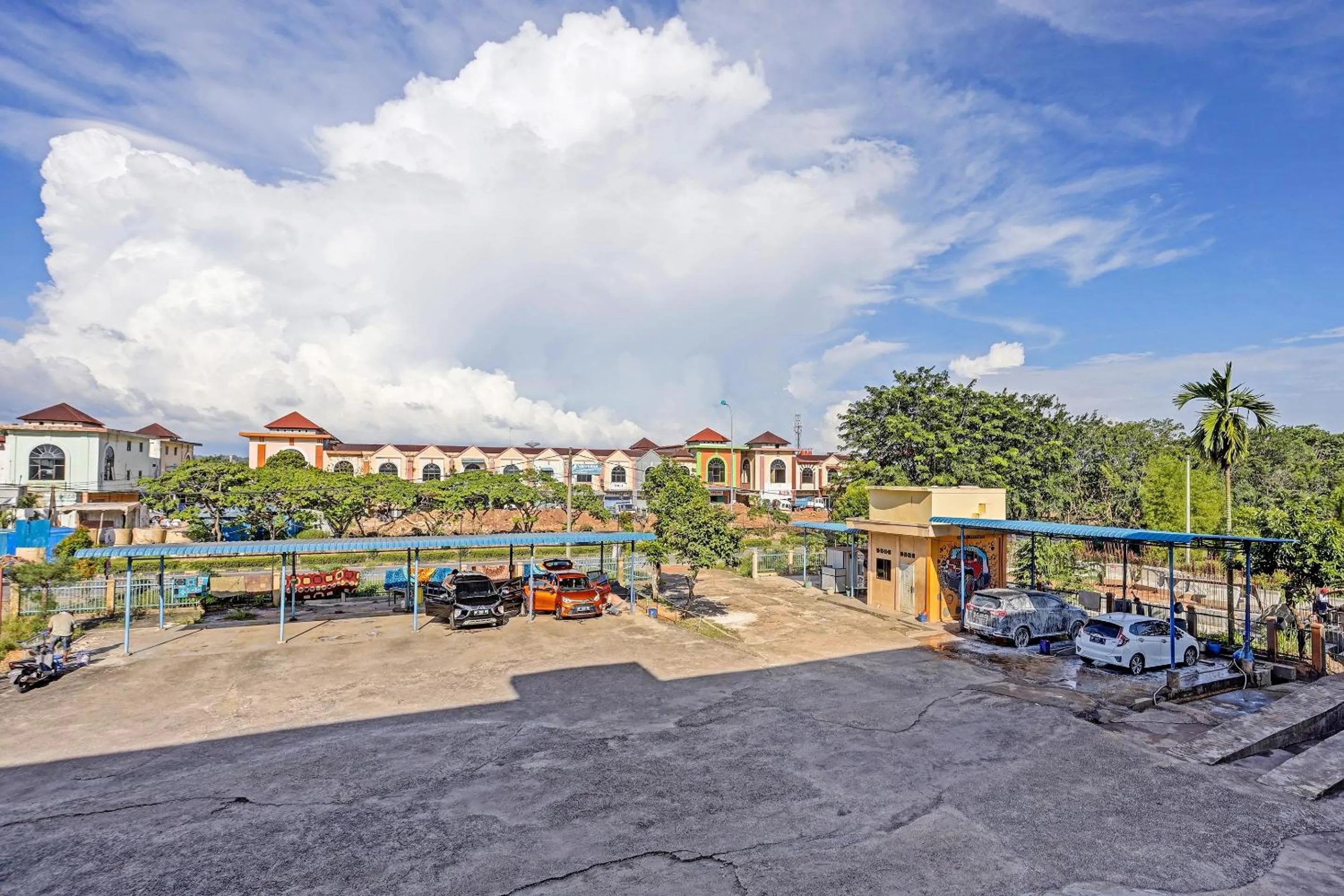 Facade/entrance in Collection O 91499 John Lebron House