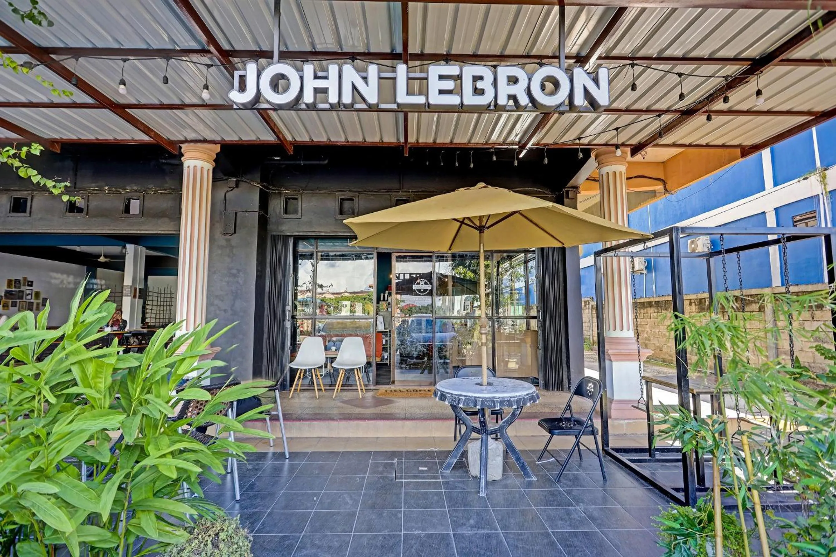 Facade/entrance in Collection O 91499 John Lebron House