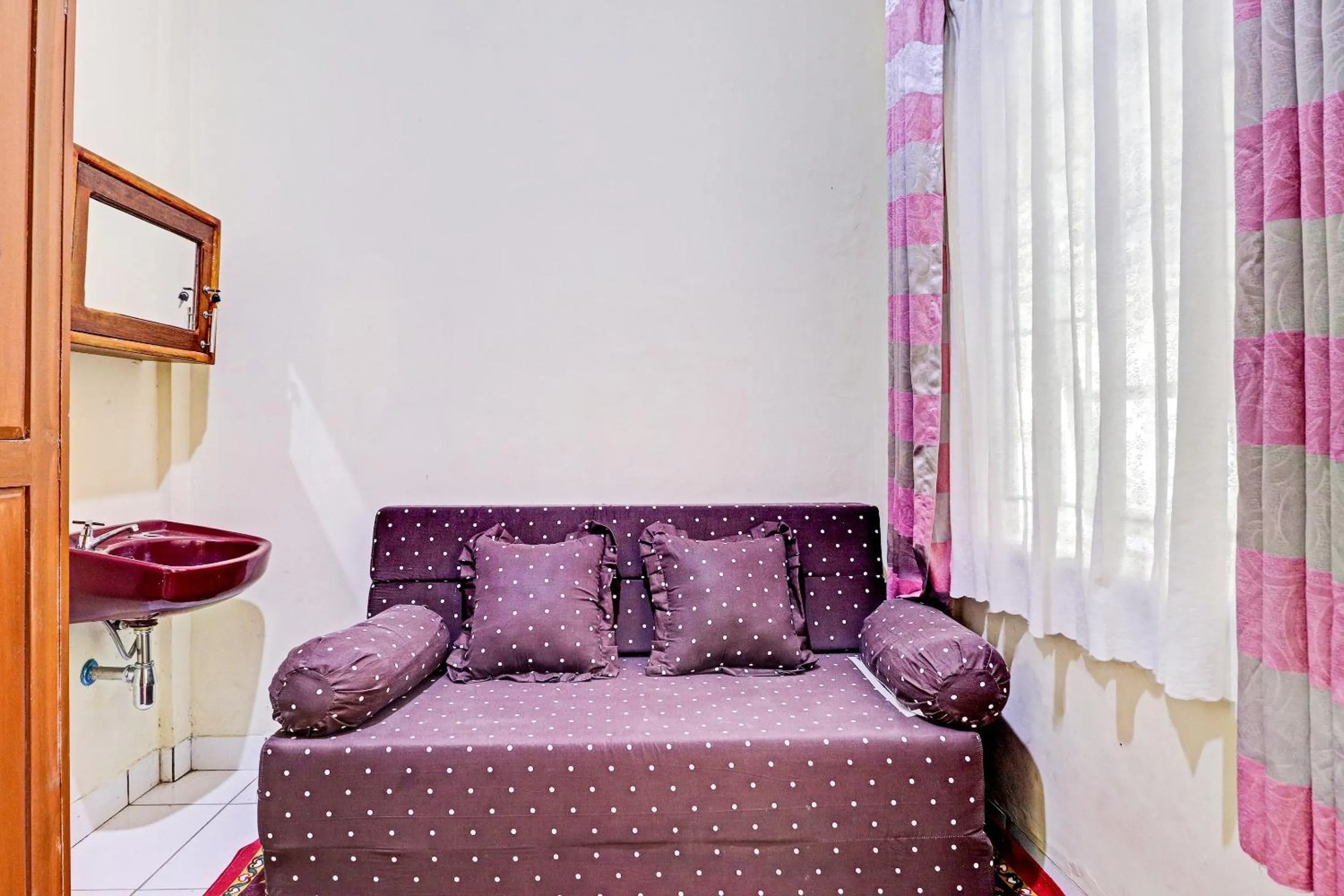 Bedroom, Bed in OYO Life 91480 Putridapisa Syariah