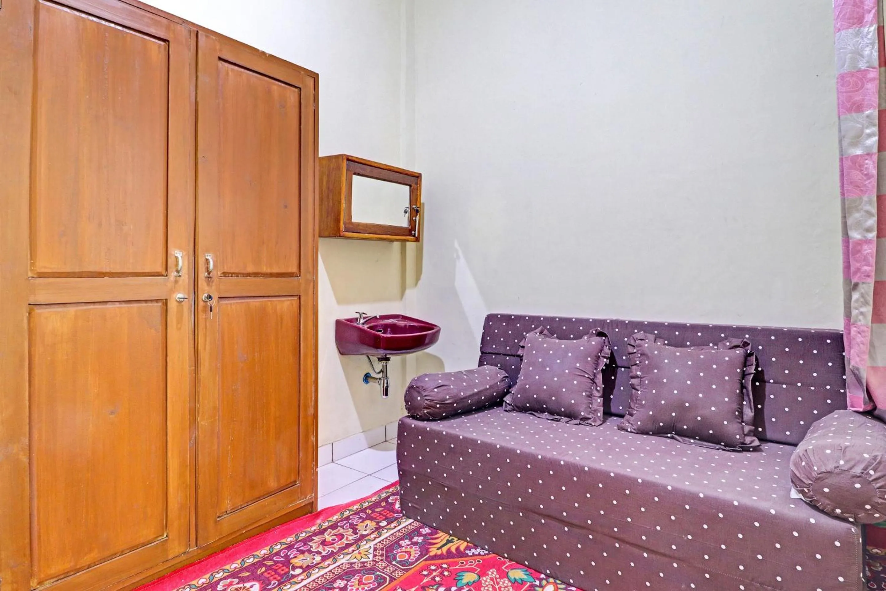 Bedroom in OYO Life 91480 Putridapisa Syariah