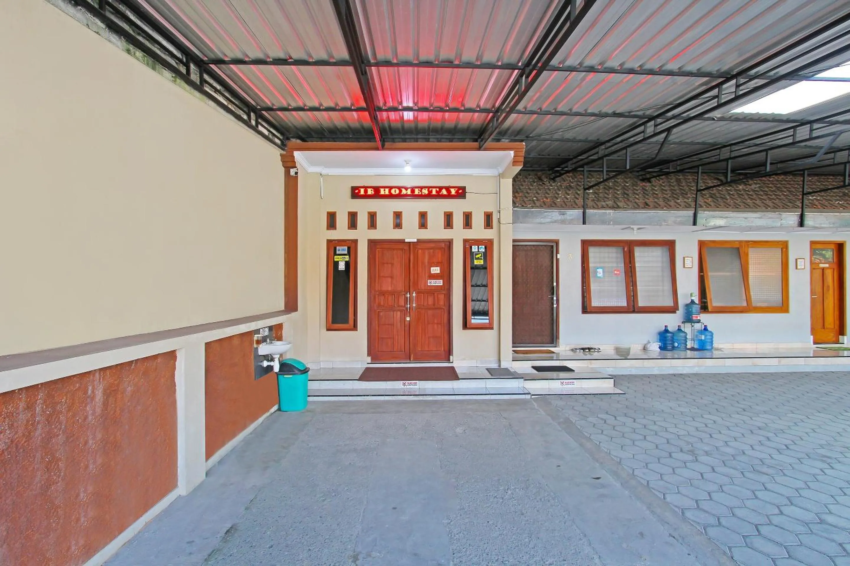 Facade/entrance in IB Homestay Syariah by Ecommerceloka