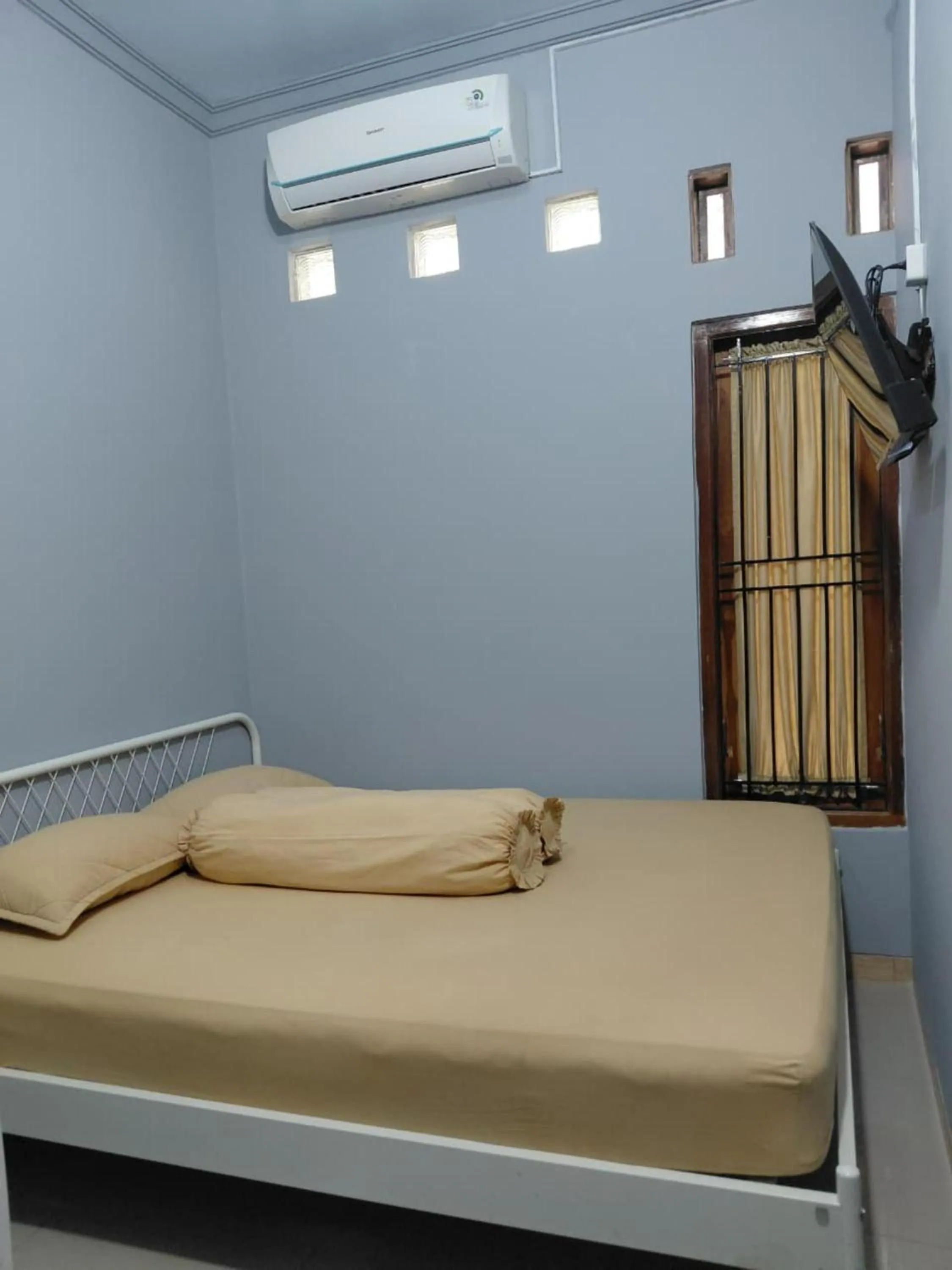 Bed in IB Homestay Syariah by Ecommerceloka