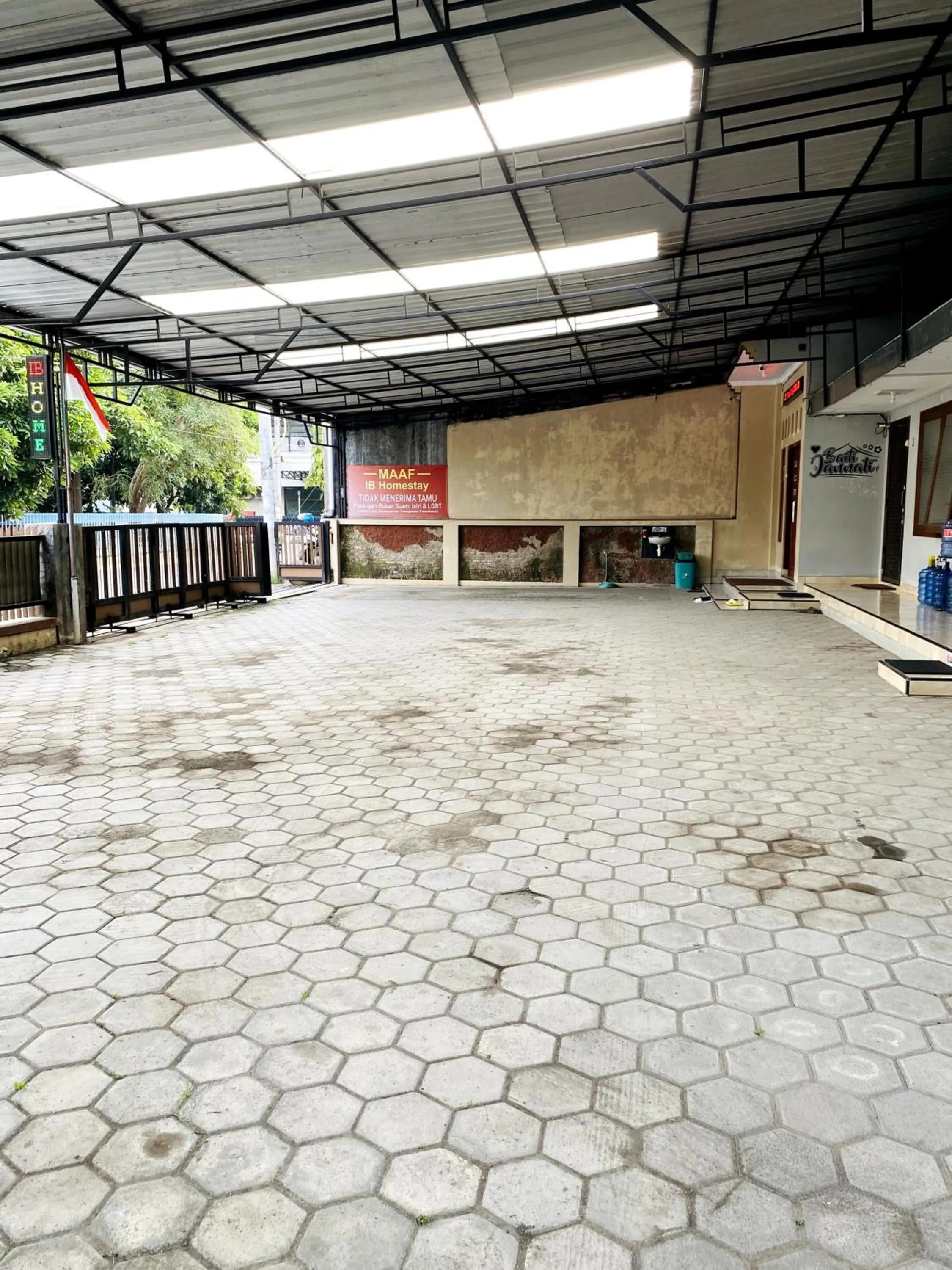 Parking in IB Homestay Syariah by Ecommerceloka