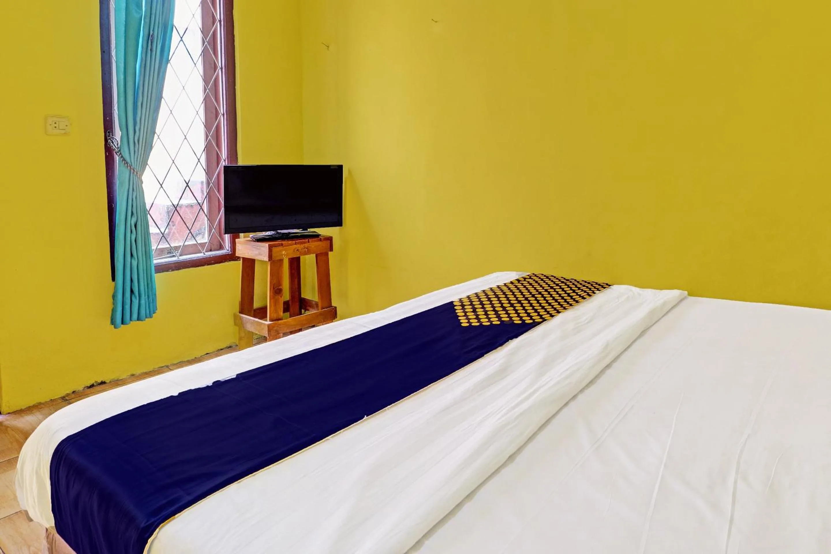 Bedroom, Bed in OYO Life 91478 Wisma Aura Syariah