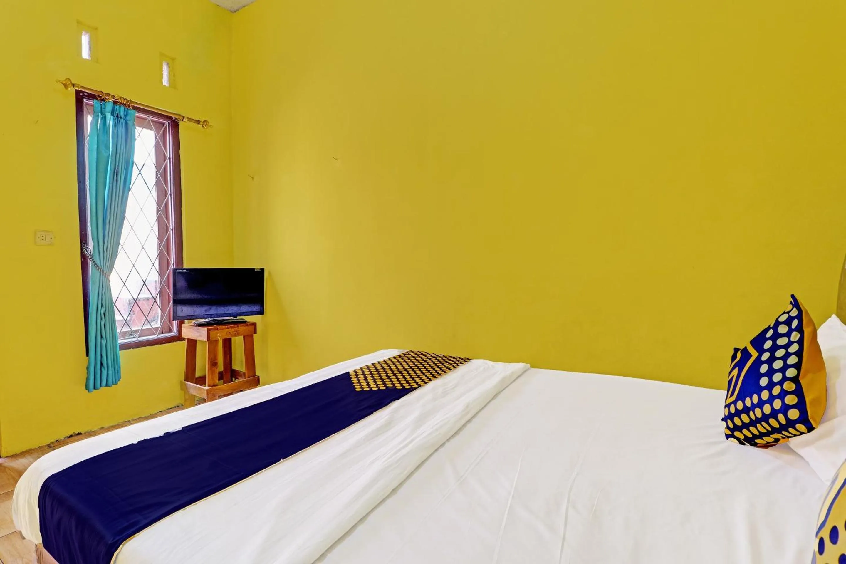 Bedroom, Bed in OYO Life 91478 Wisma Aura Syariah