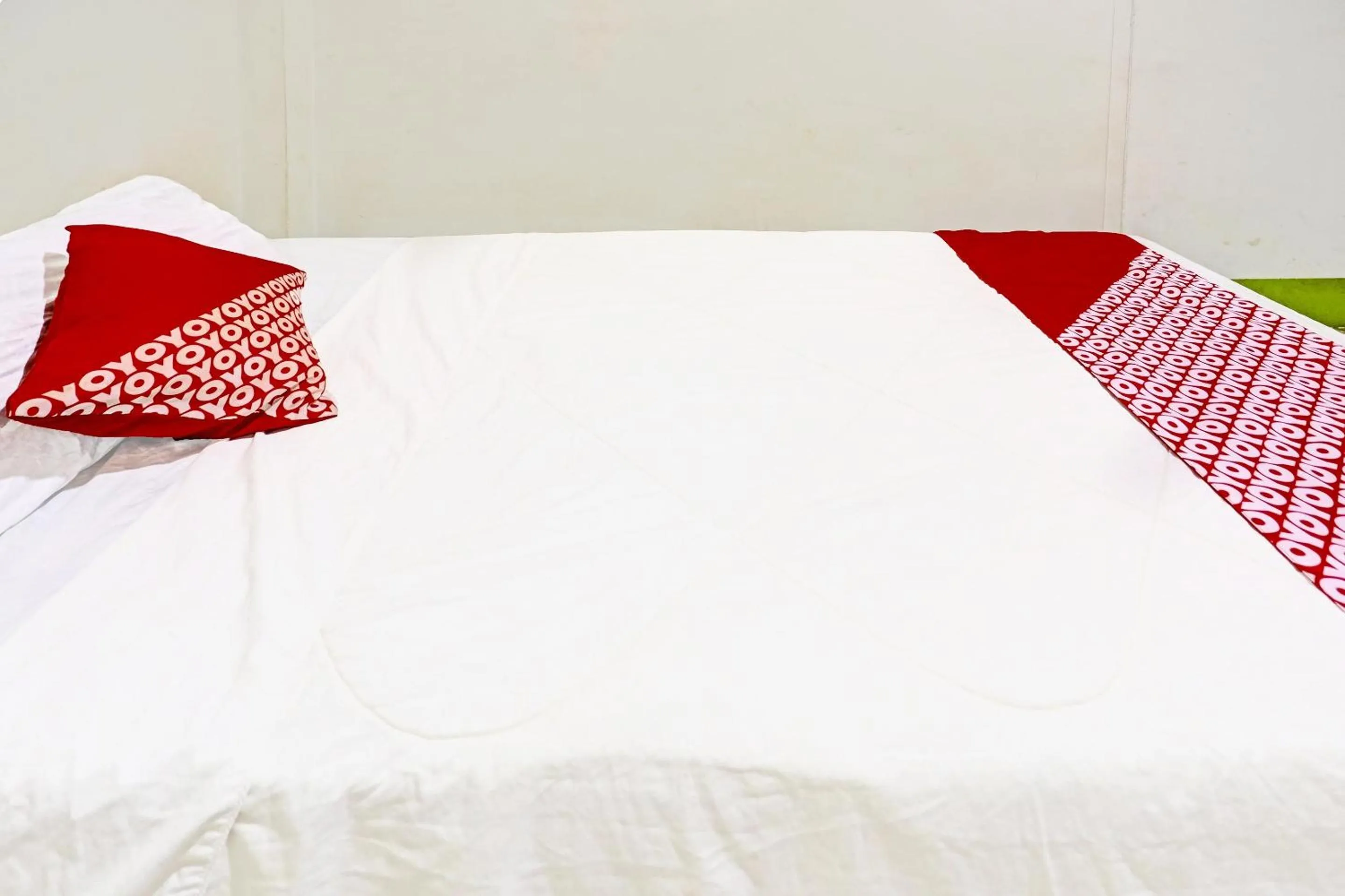 Bedroom, Bed in Hotel O Suci Homestay SyariahNearKilas 7 TV