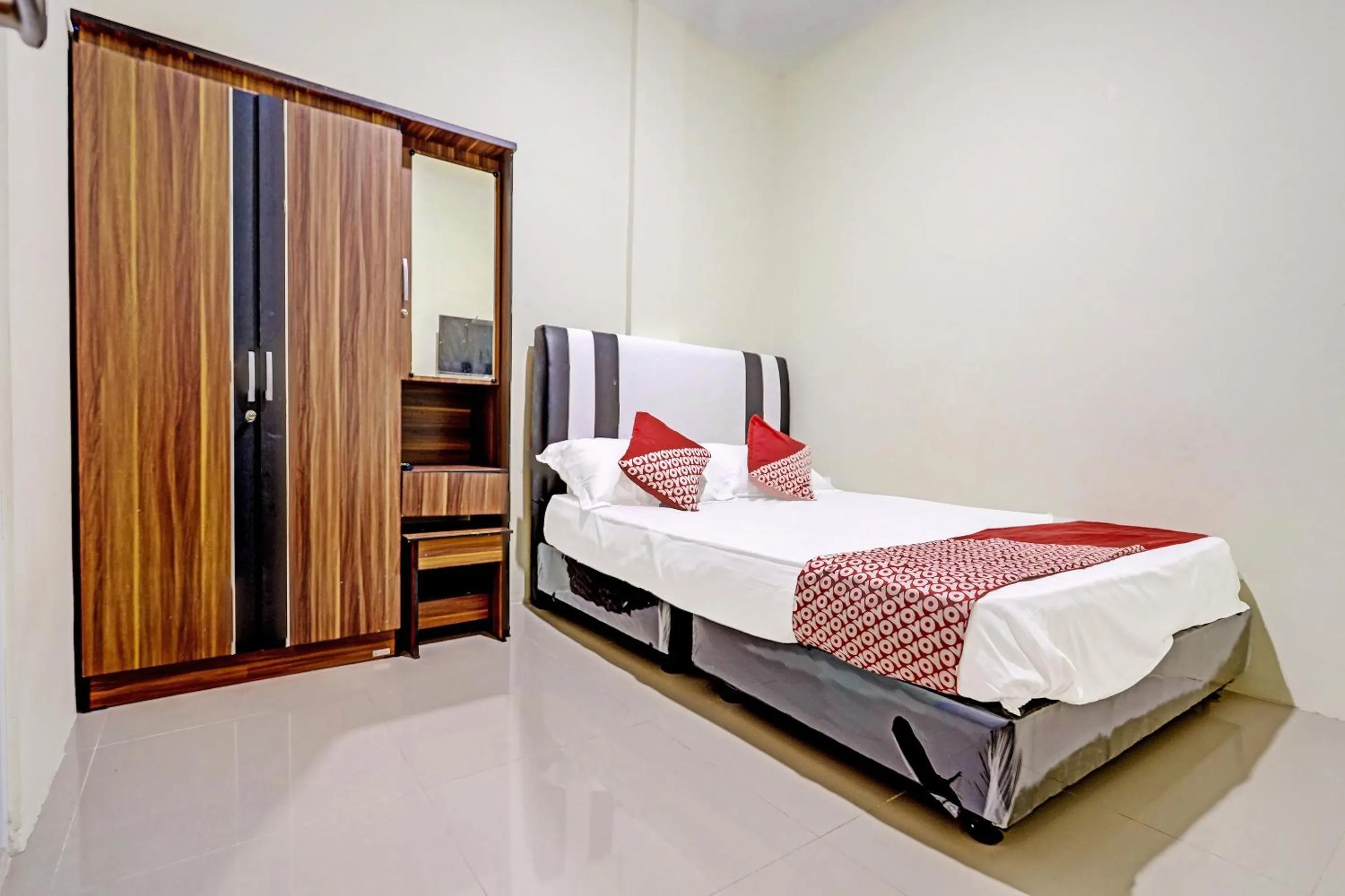 Bedroom, Bed in Hotel O Suci Homestay SyariahNearKilas 7 TV