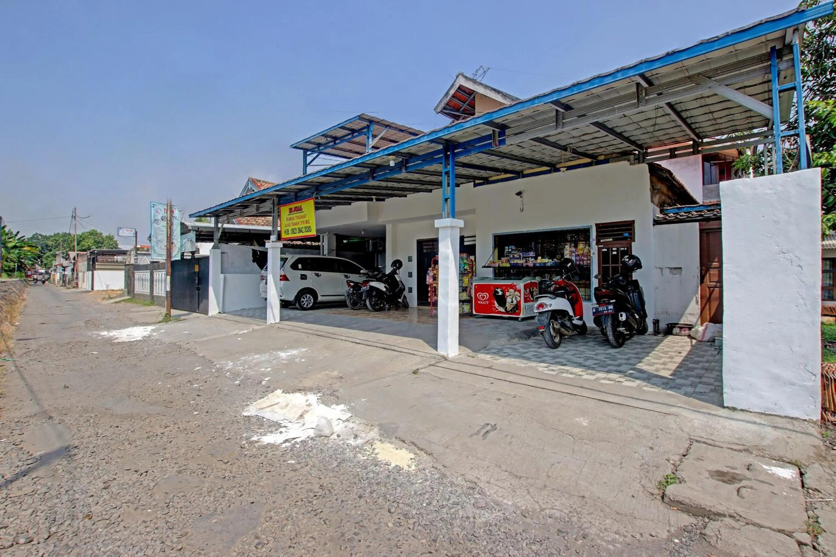 Facade/entrance in Hotel O Kedai Cinta Guest House