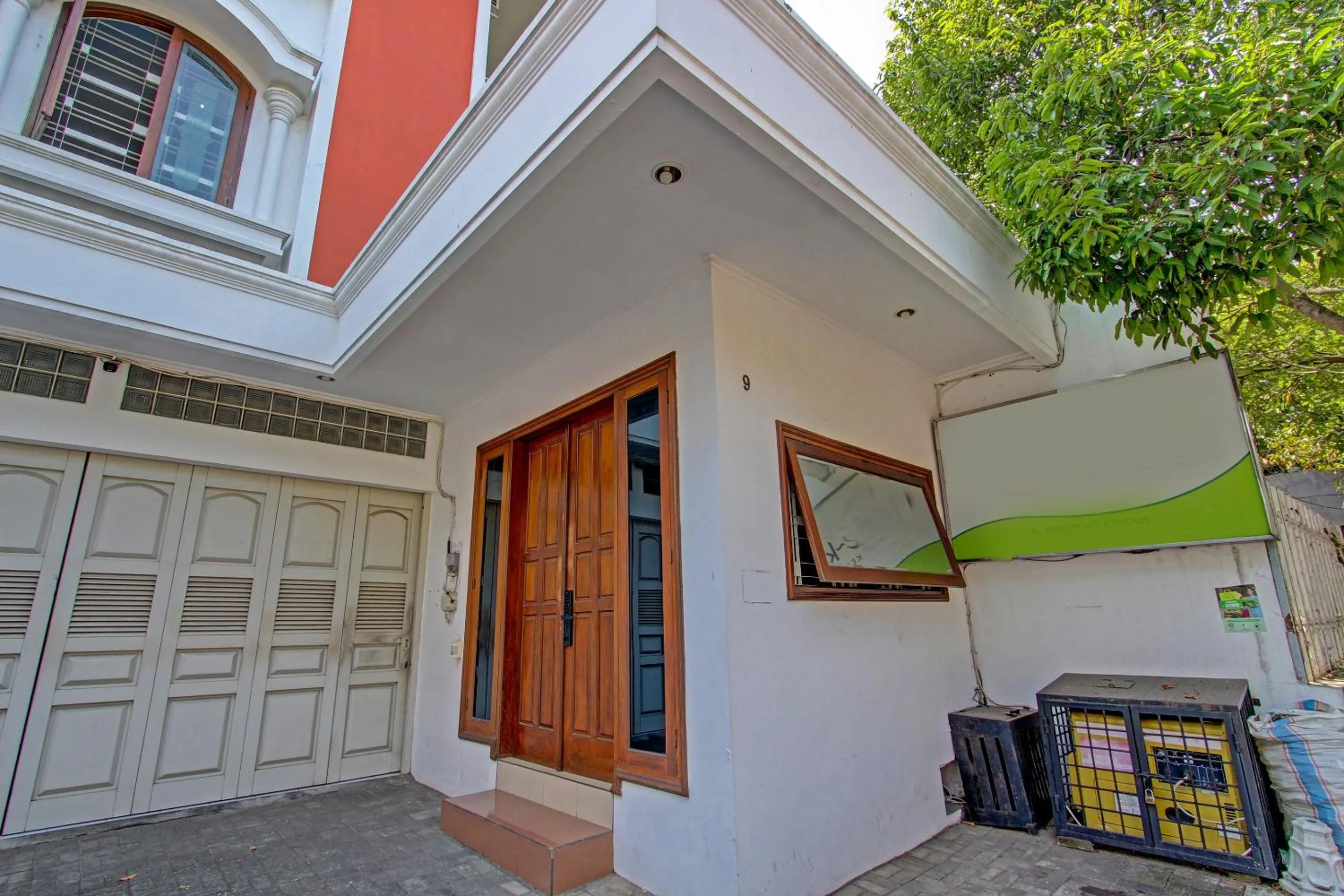 Facade/entrance in OYO Life 91523 Kenari Guesthouse