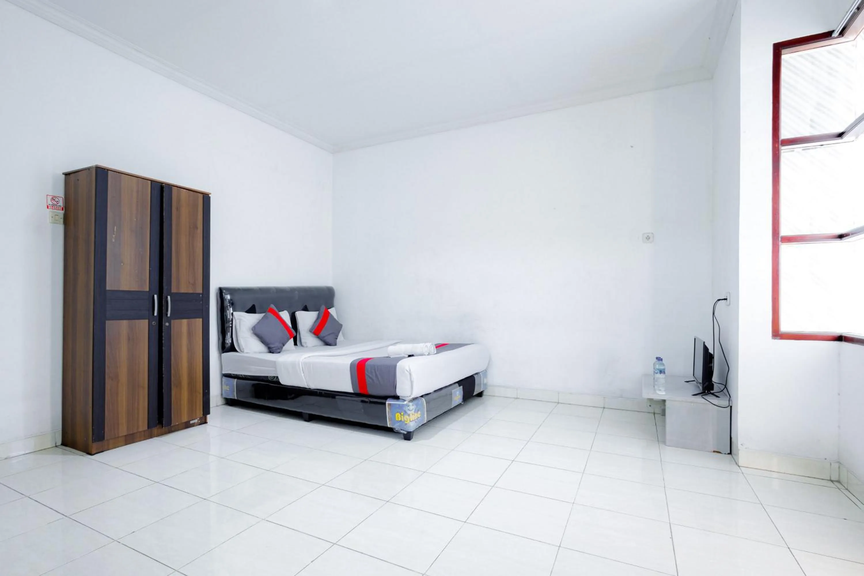 J&B Rooms Tomang Jakarta Mitra RedDoorz