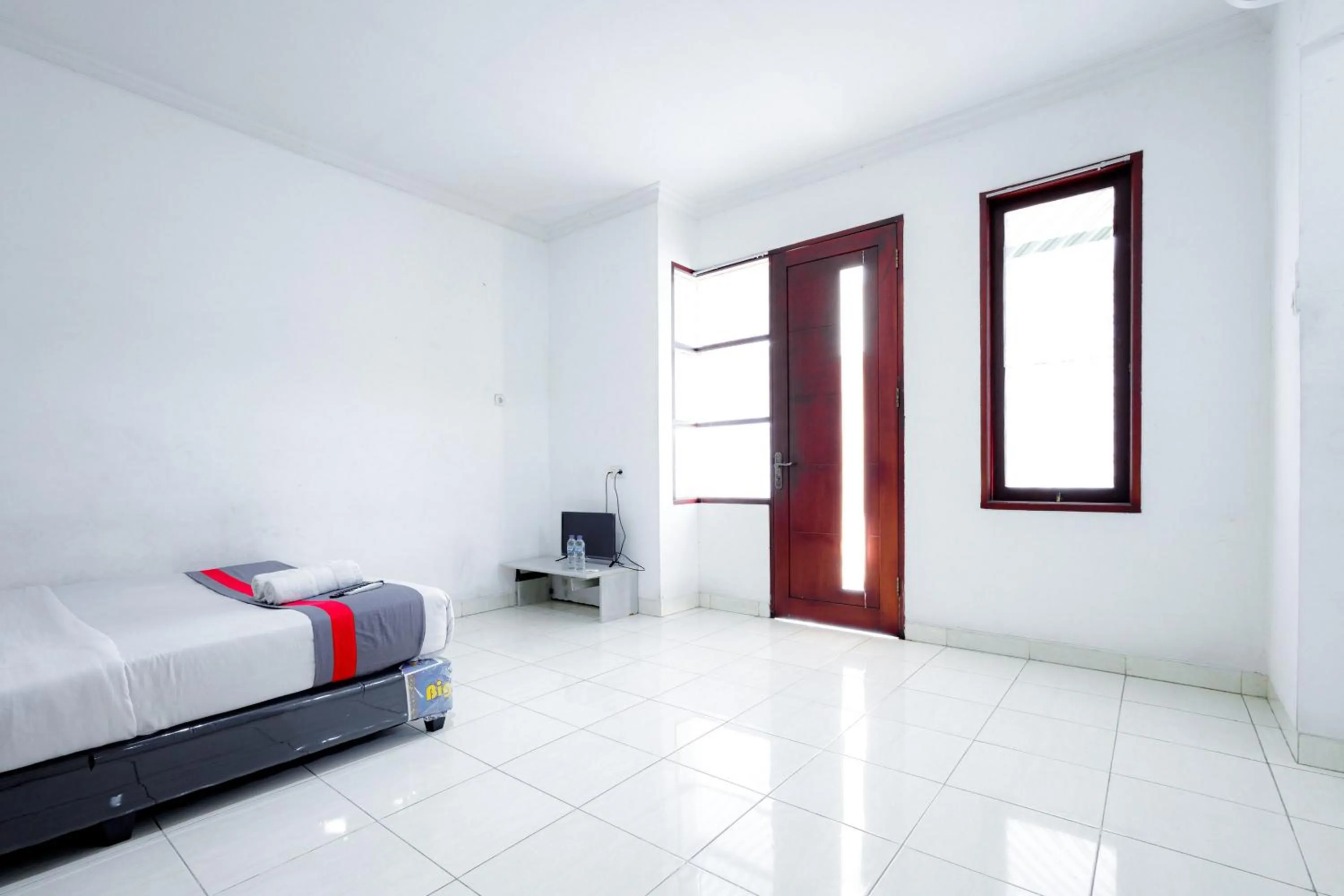 Bed in J&B Rooms Tomang Jakarta Mitra RedDoorz