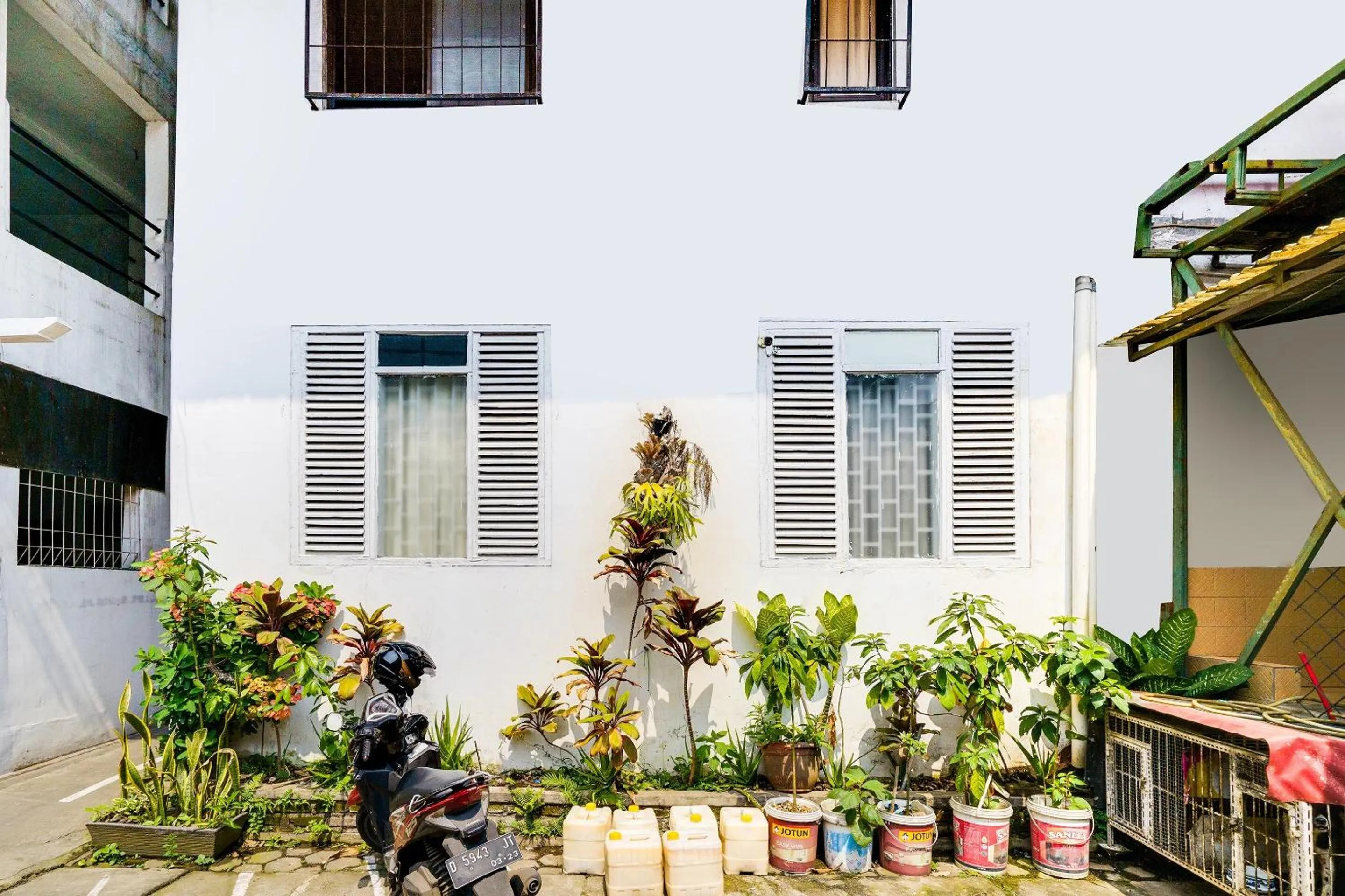 Facade/entrance in OYO 91546 Dewi Sudirman Homestay