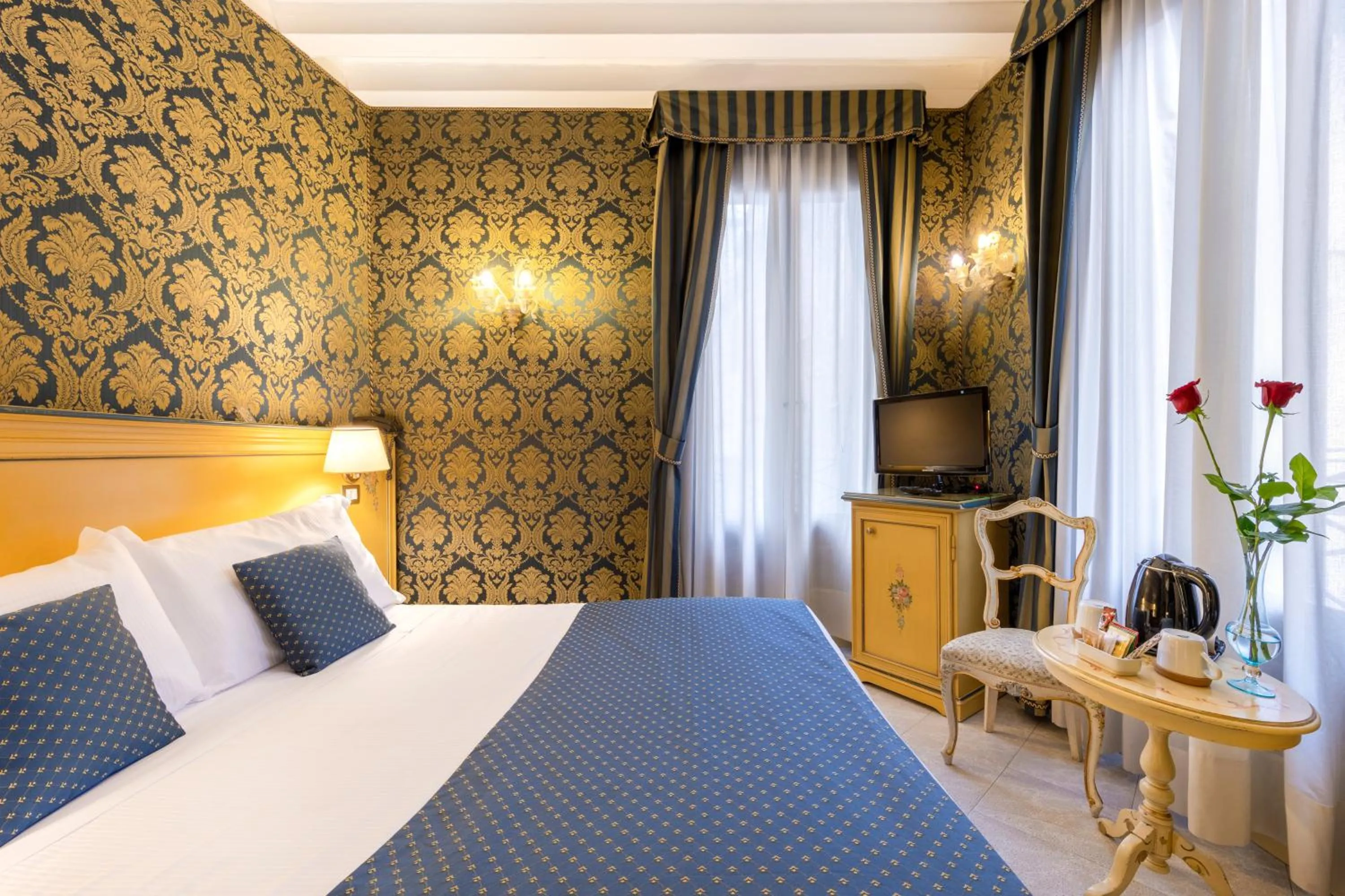 Photo of the whole room, Bed in Hotel San Giorgio
