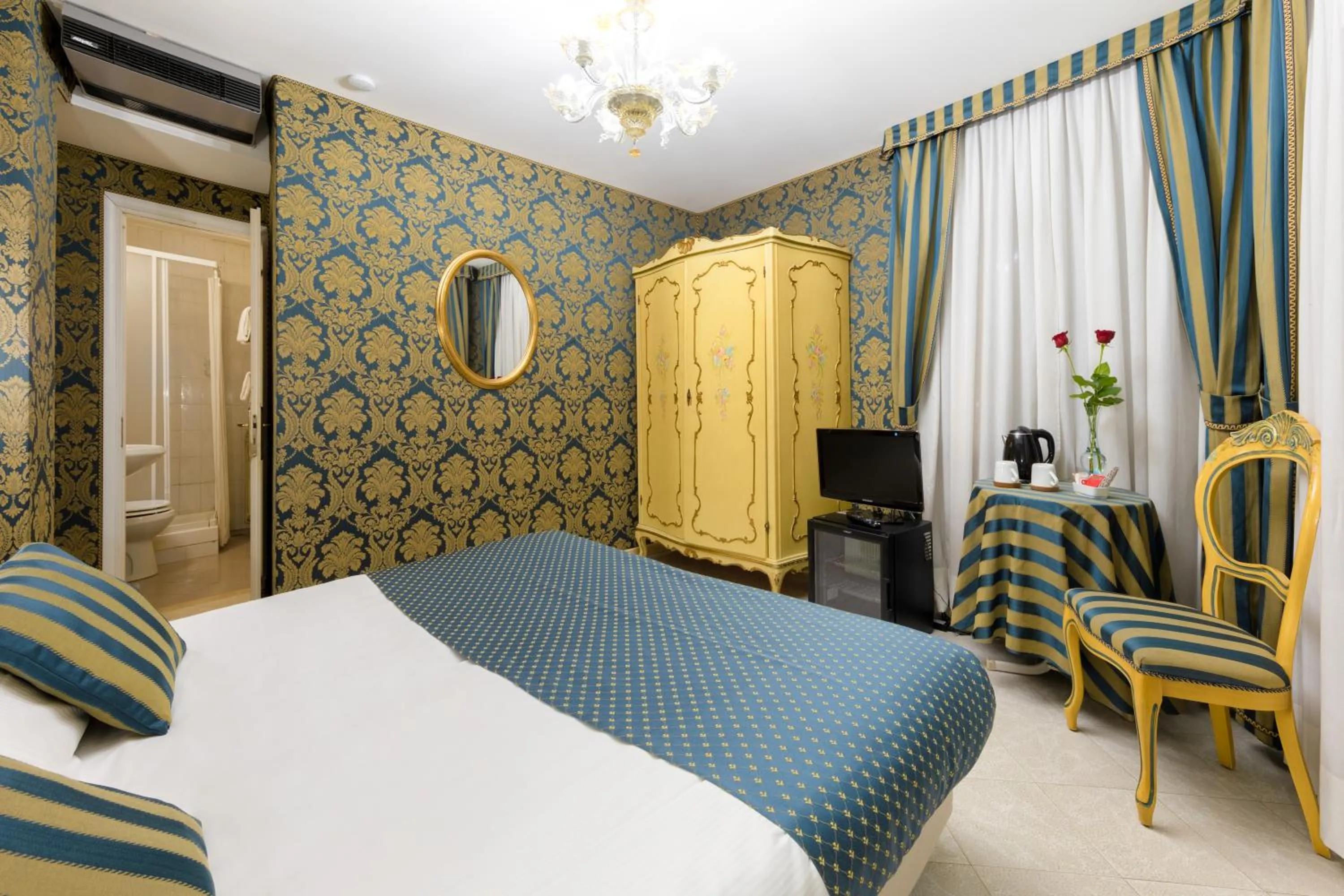 Photo of the whole room, Bed in Hotel San Giorgio