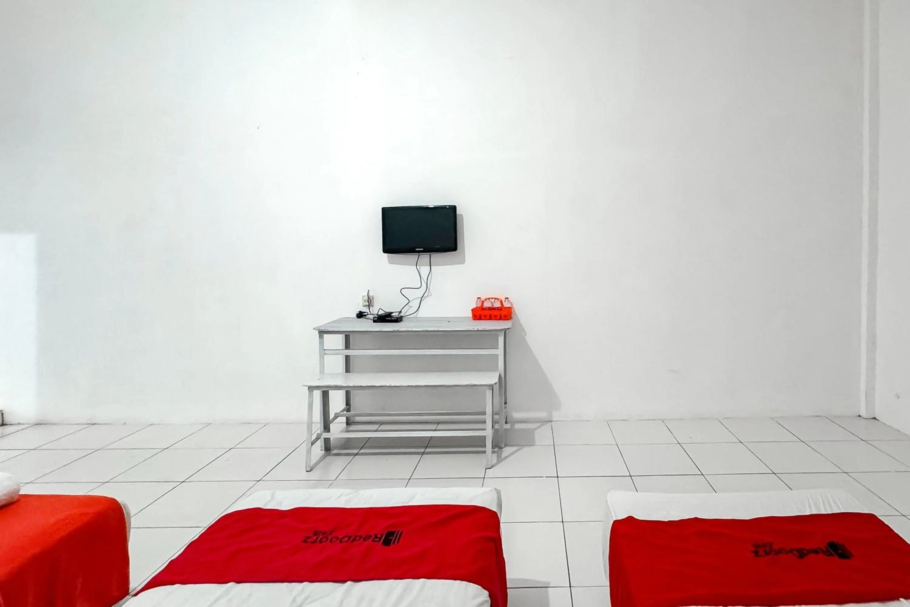 Bedroom, Bed in RedDoorz Syariah at Neu Hostel Cisarua Lembang