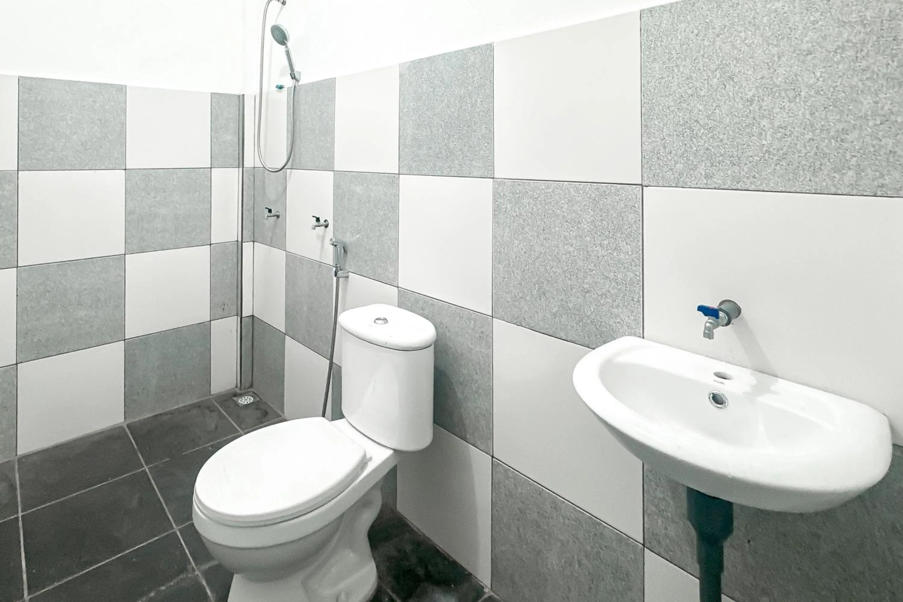 Bathroom in RedDoorz Syariah at Neu Hostel Cisarua Lembang