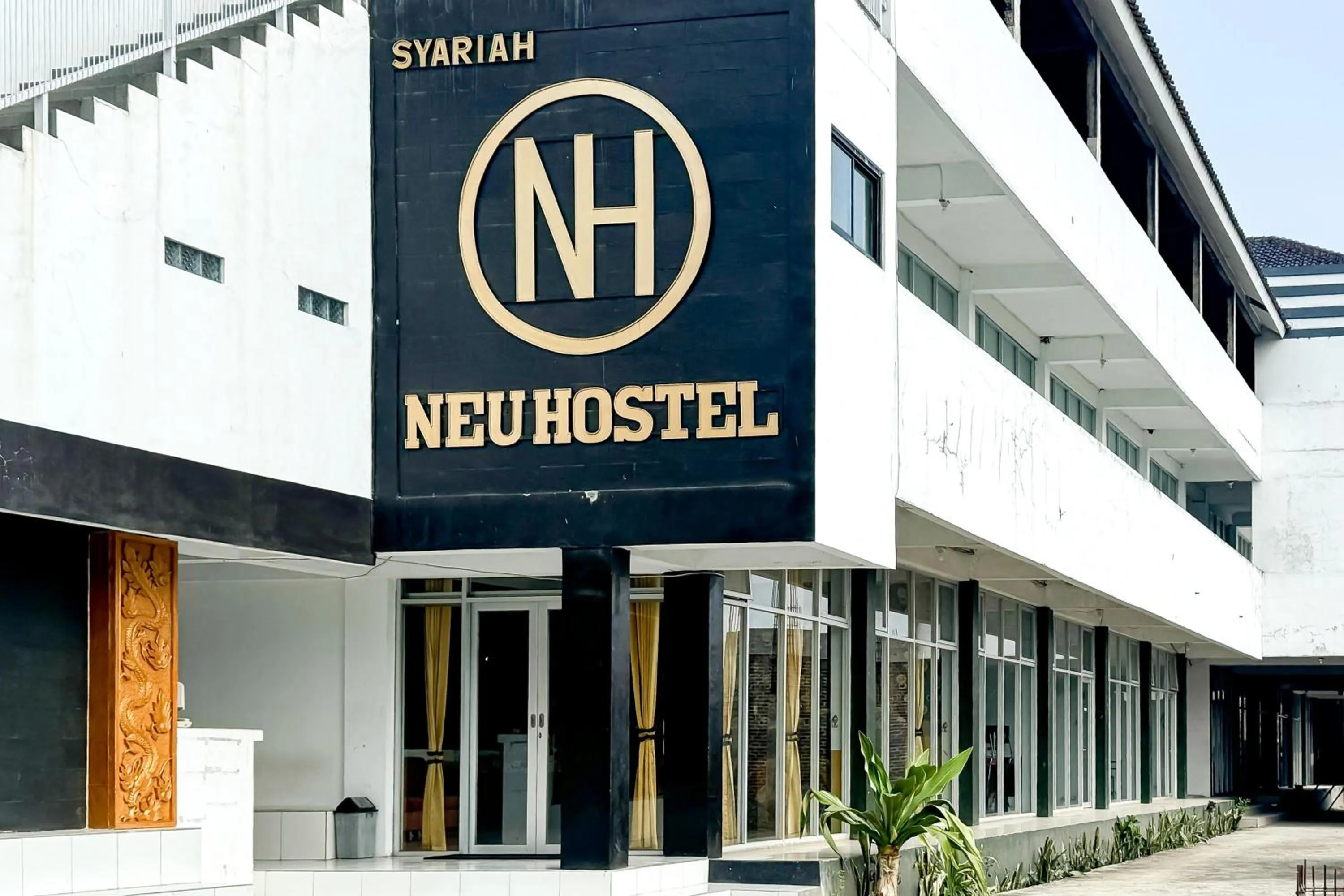 Facade/entrance in RedDoorz Syariah at Neu Hostel Cisarua Lembang