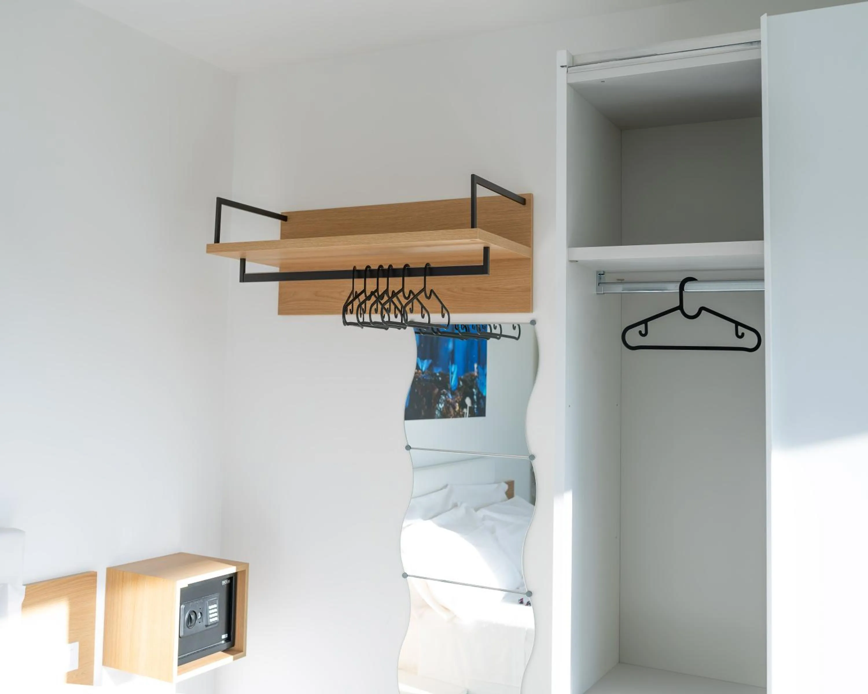 wardrobe in I Bordin Home