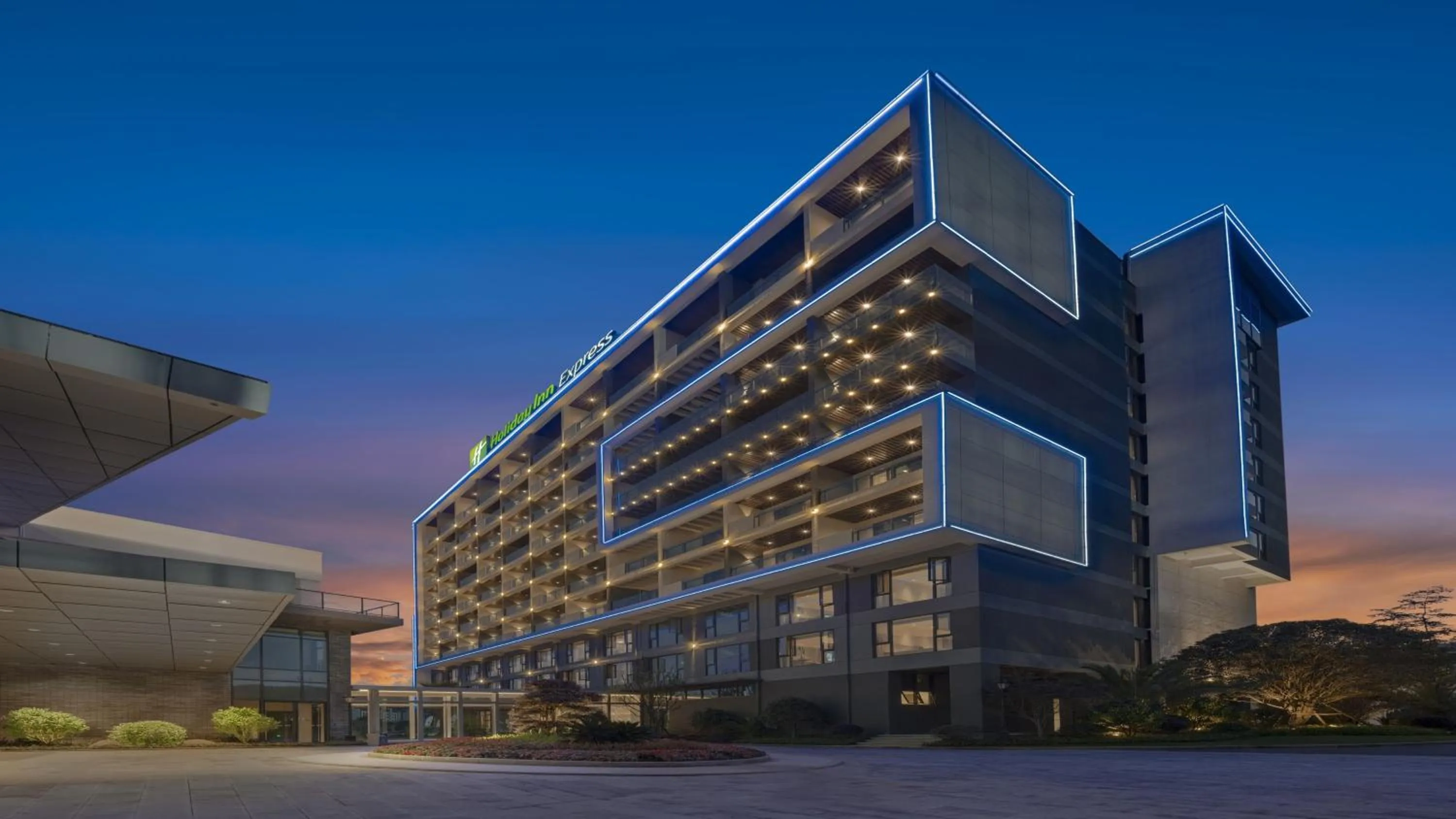 Property building in Holiday Inn Express Tengchong Hot-Spring by IHG