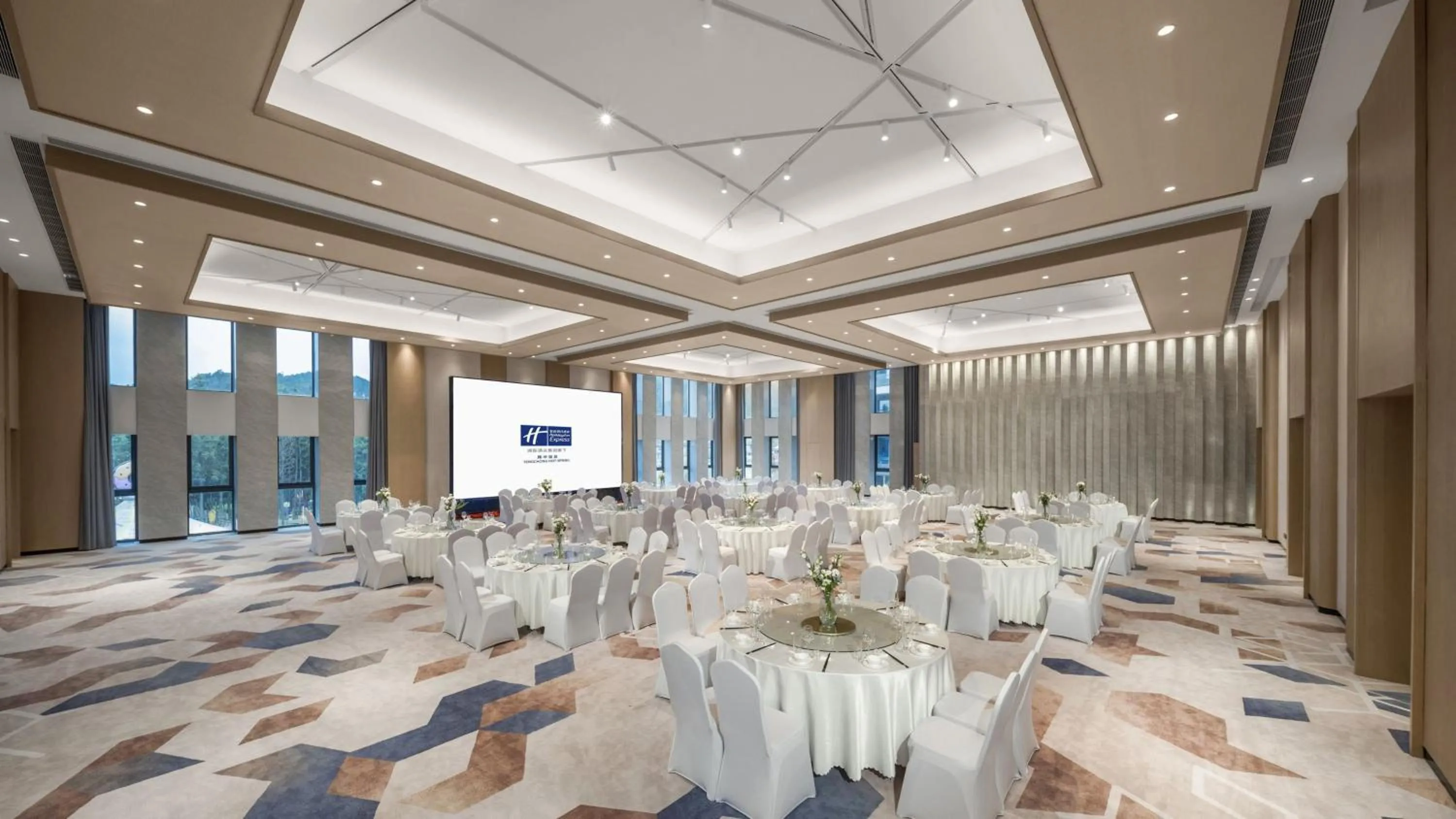 Banquet/Function facilities in Holiday Inn Express Tengchong Hot-Spring by IHG