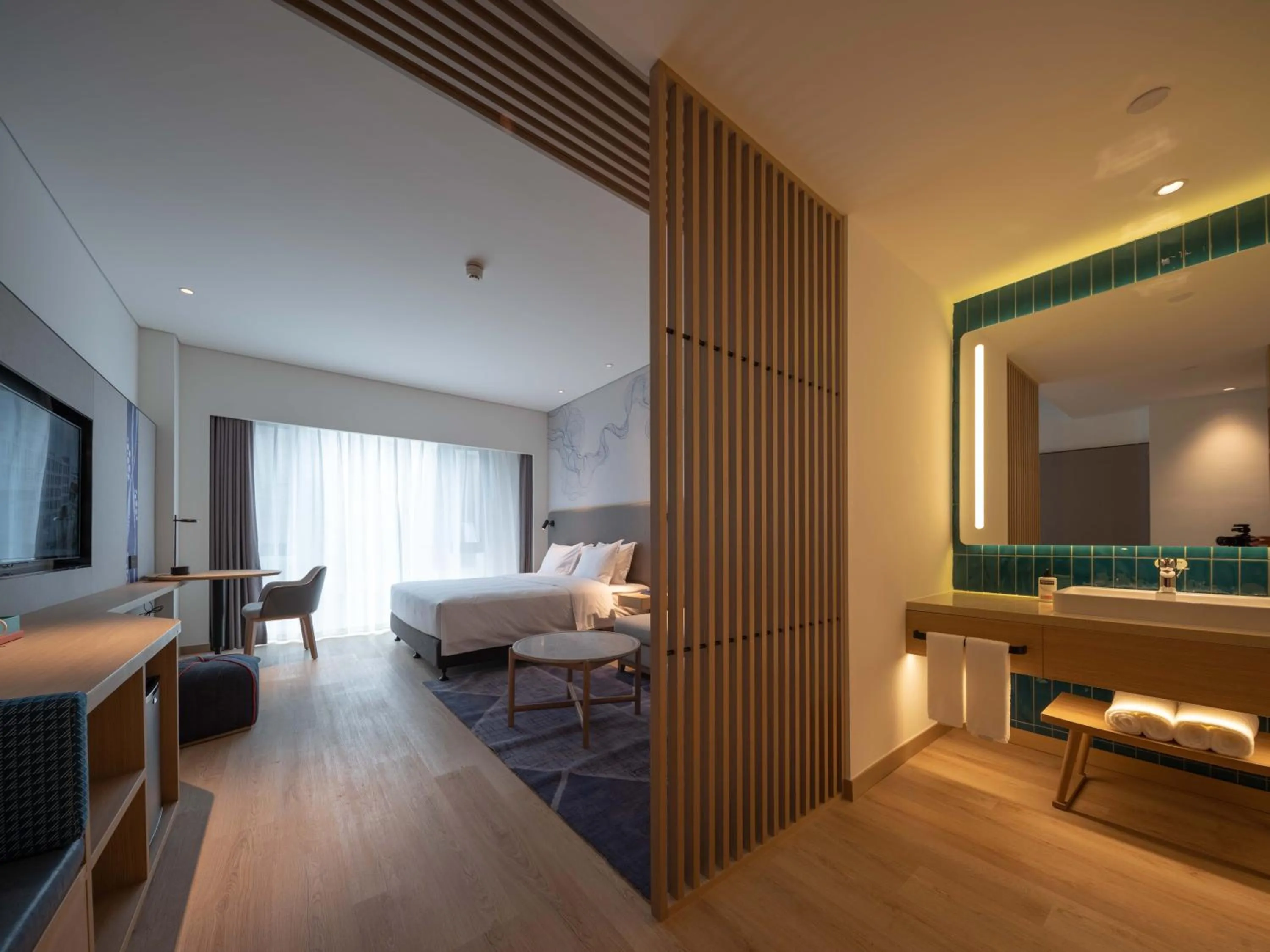 View (from property/room), Bed in Holiday Inn Express Tengchong Hot-Spring by IHG