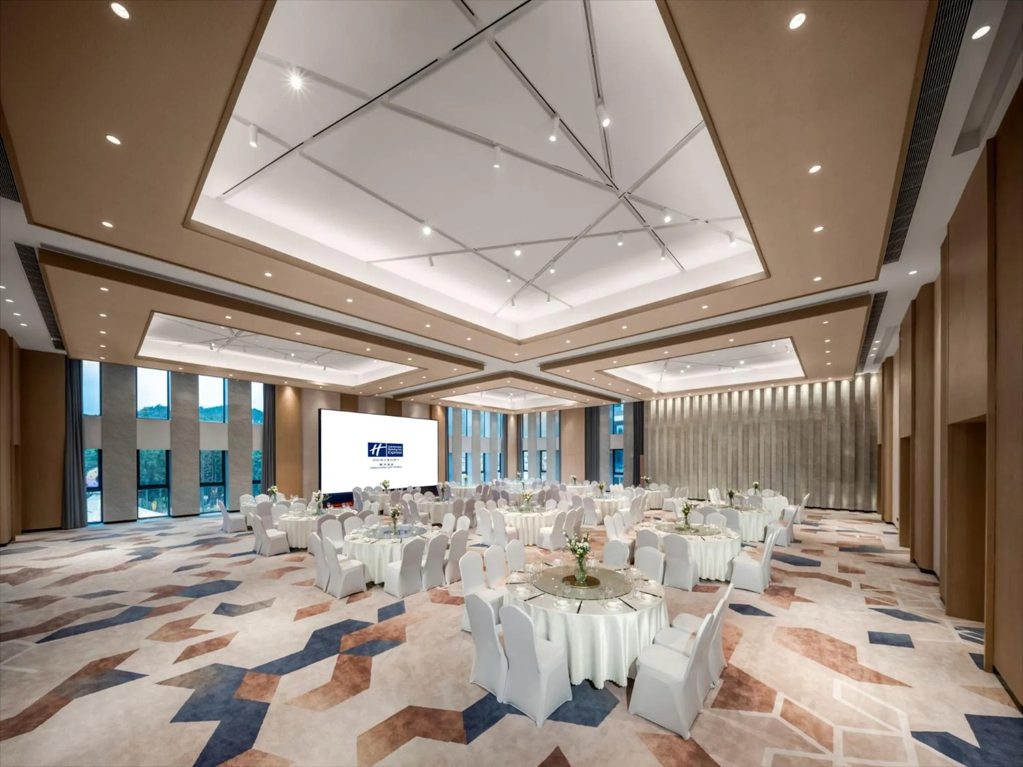 Banquet/Function facilities in Holiday Inn Express Tengchong Hot-Spring by IHG