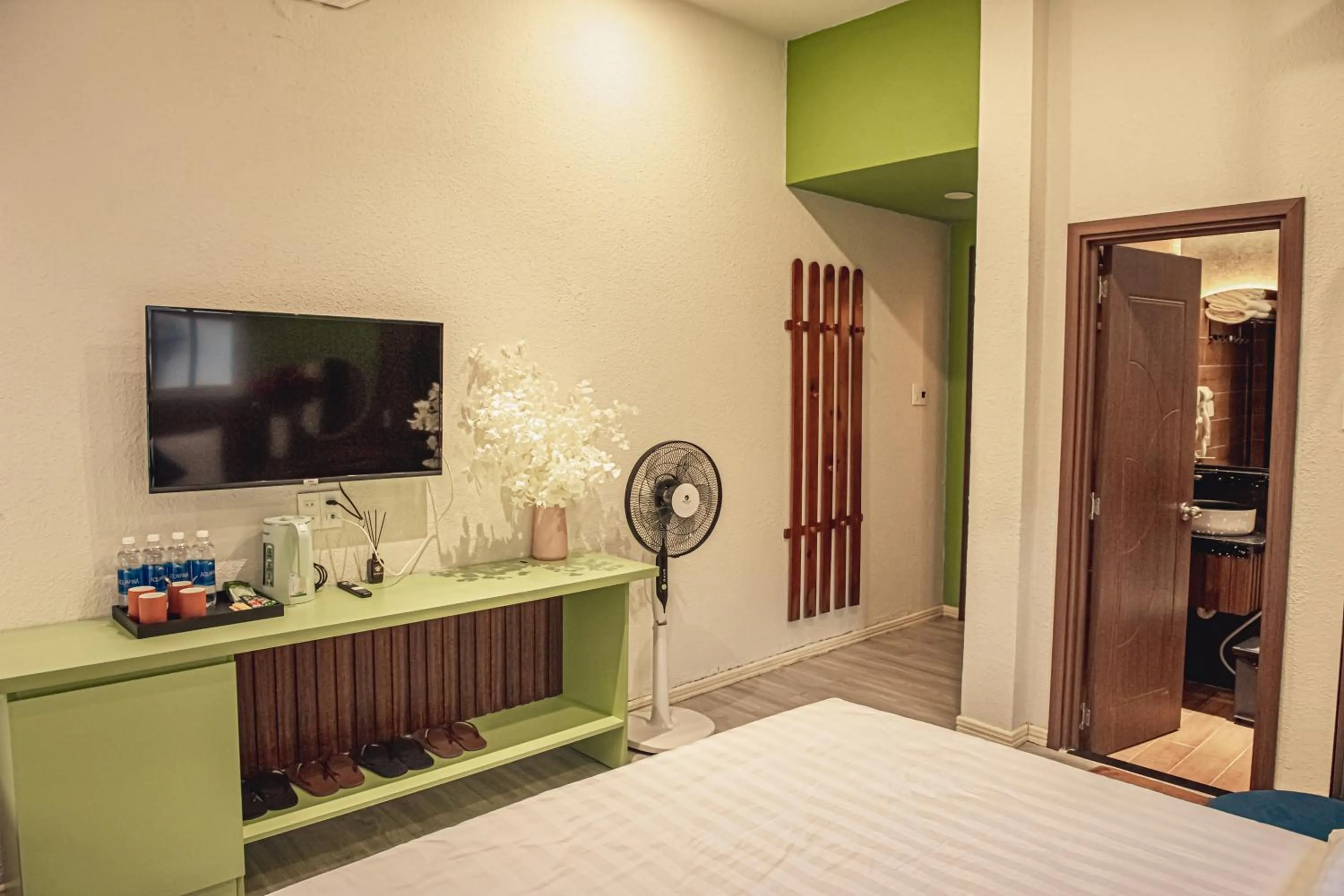 TV and multimedia, Bed in Villa Hoa Da