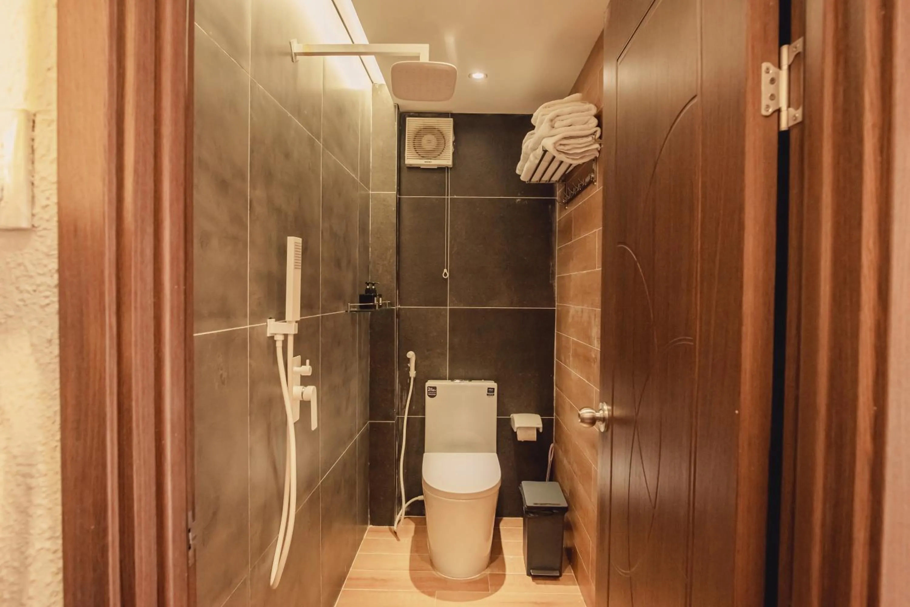 Toilet in Villa Hoa Da