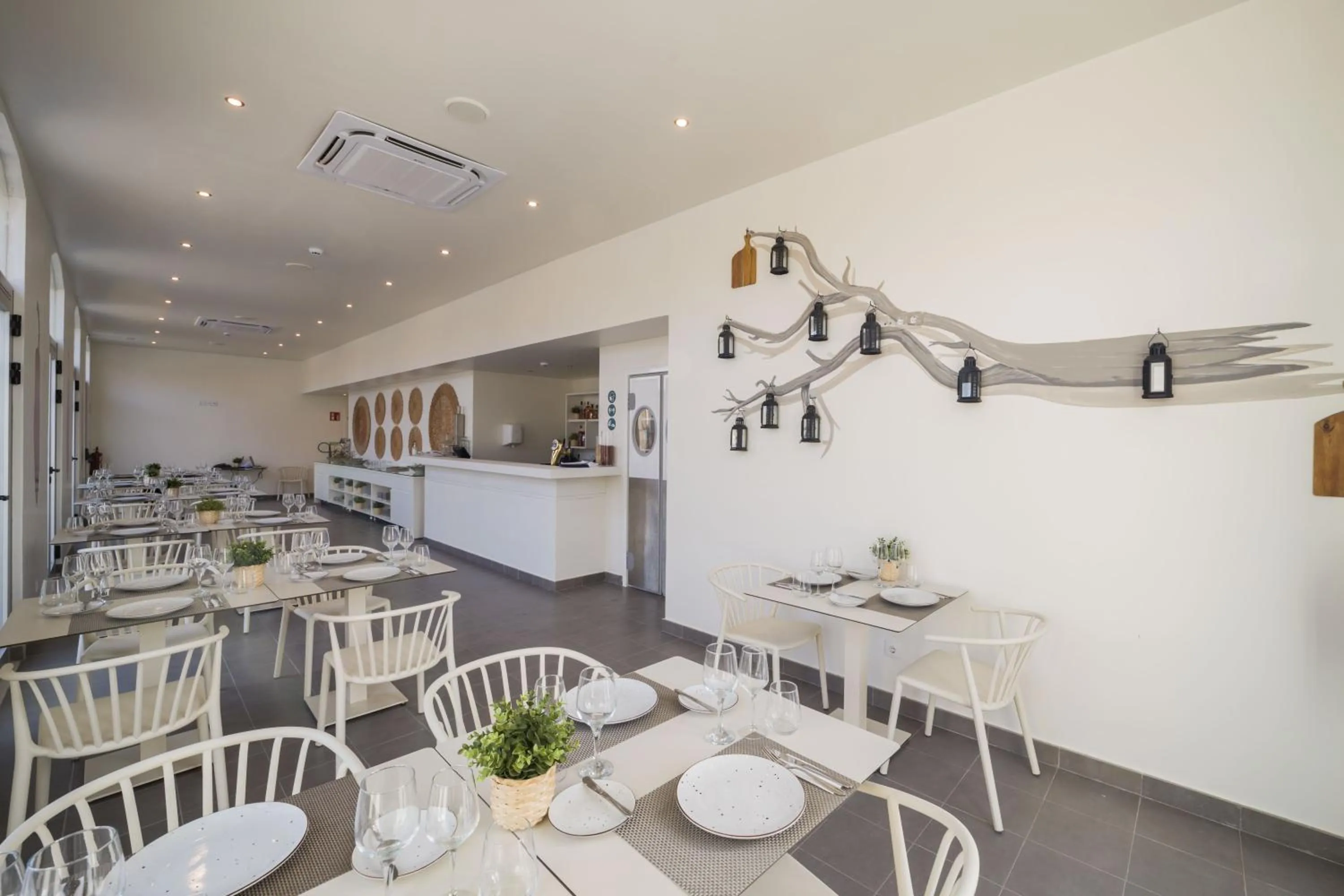 Restaurant/places to eat in Oasis Tarrafal Alfandega Suites