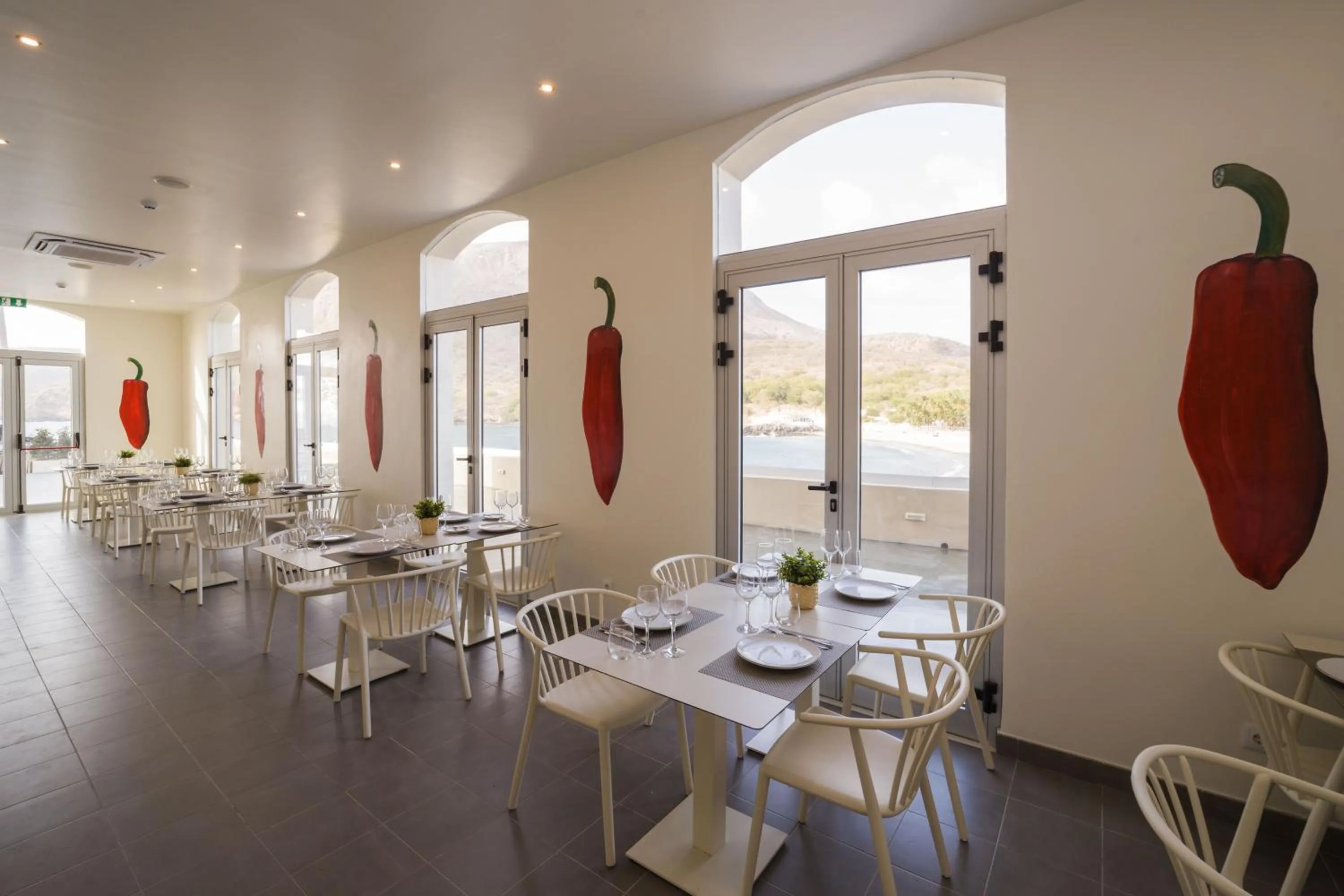 Restaurant/places to eat in Oasis Tarrafal Alfandega Suites