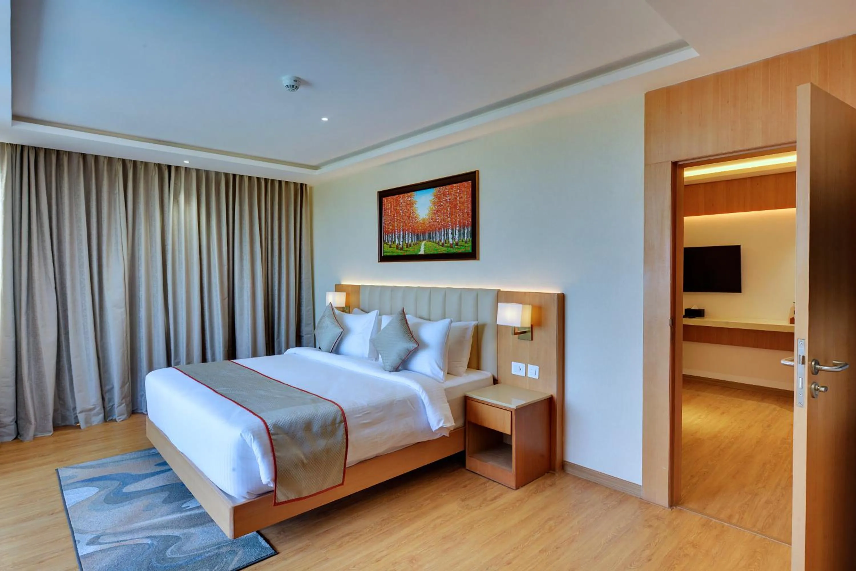 Bedroom, Bed in Clarion Hotel Bangalore