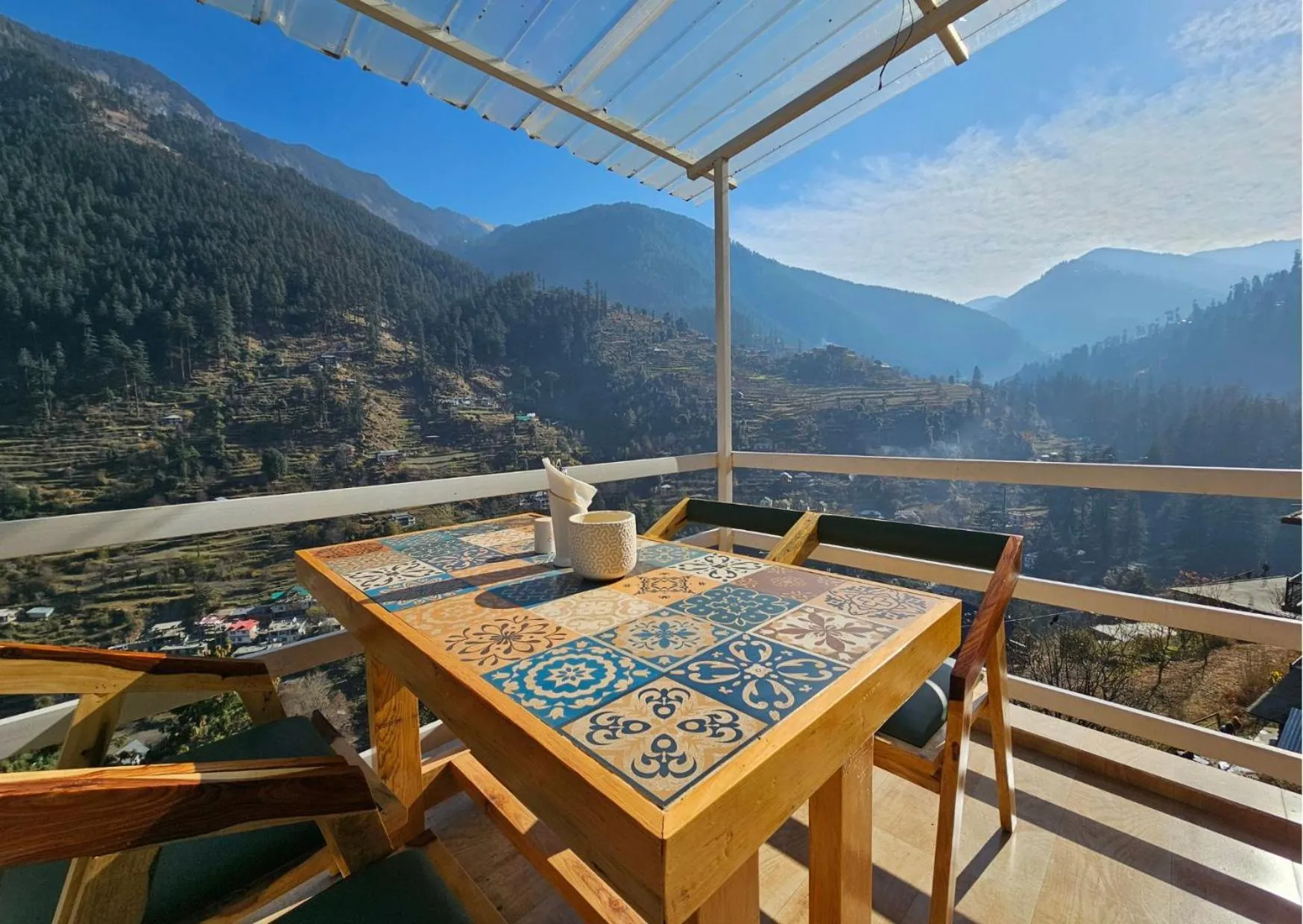 Restaurant/places to eat in Young Monk Homestay Jibhi