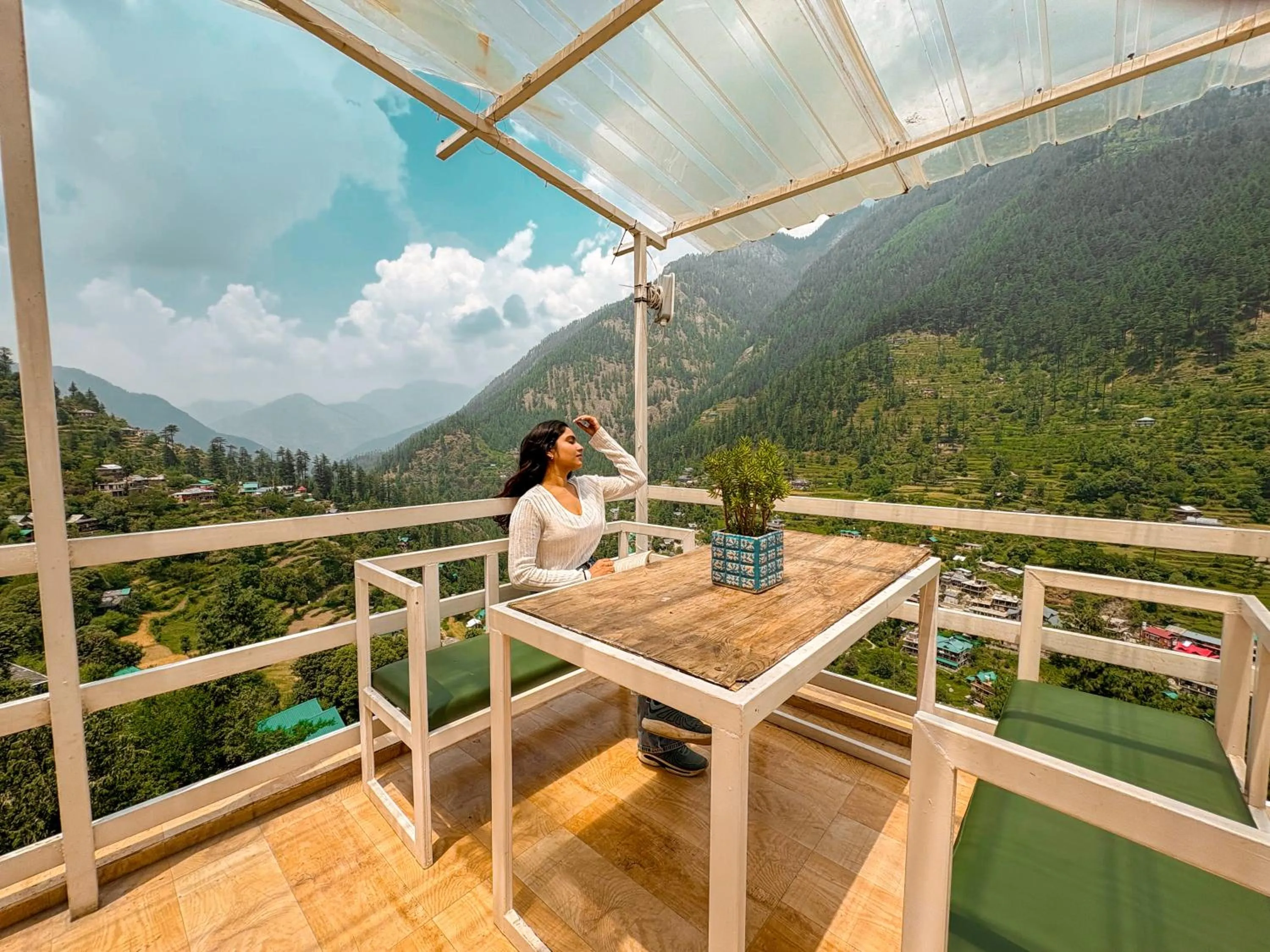 Restaurant/places to eat in Young Monk Homestay Jibhi