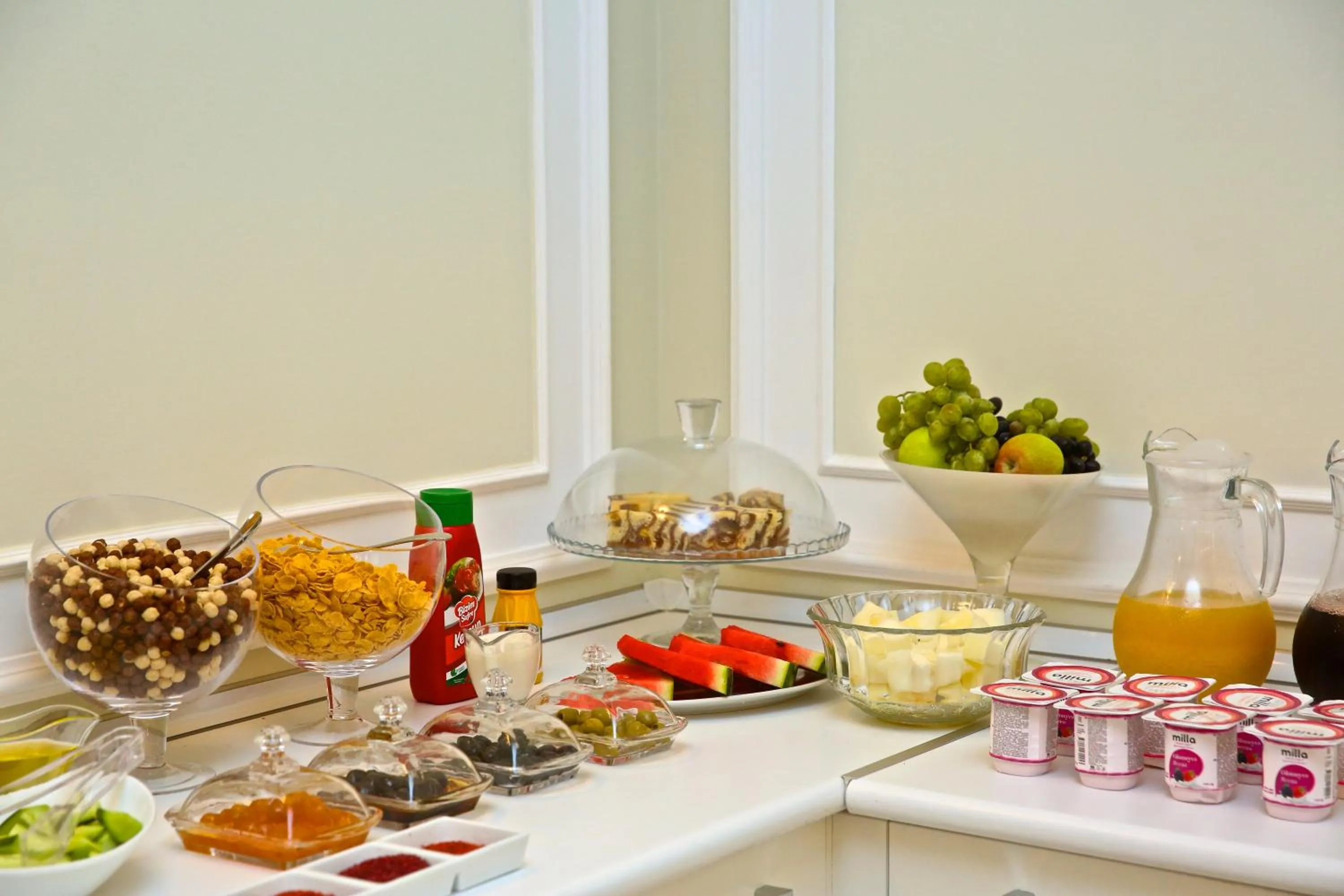 Food and drinks in Miraj Hotel