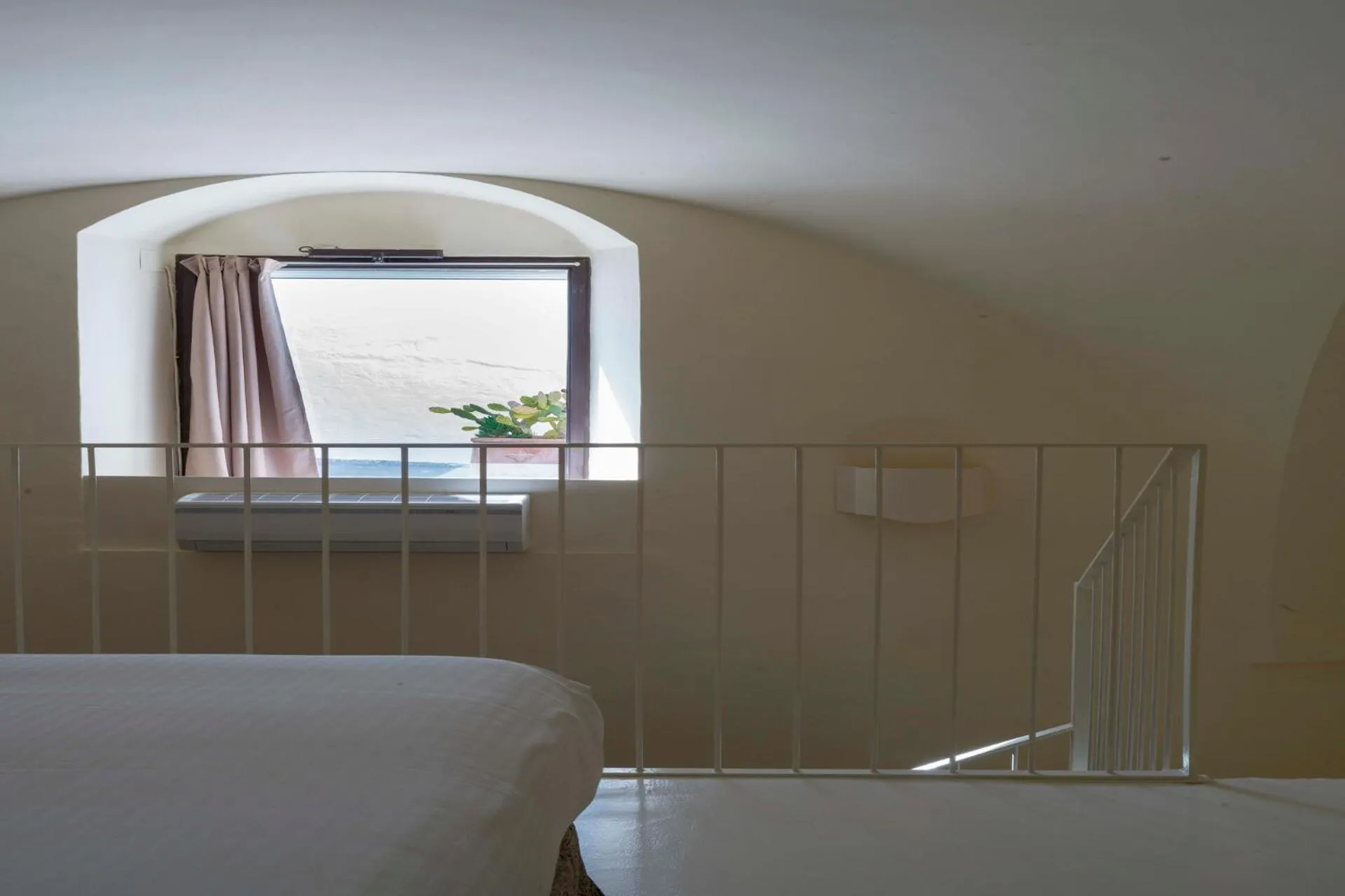 Photo of the whole room, Bed in La Sommità Relais & Chateaux