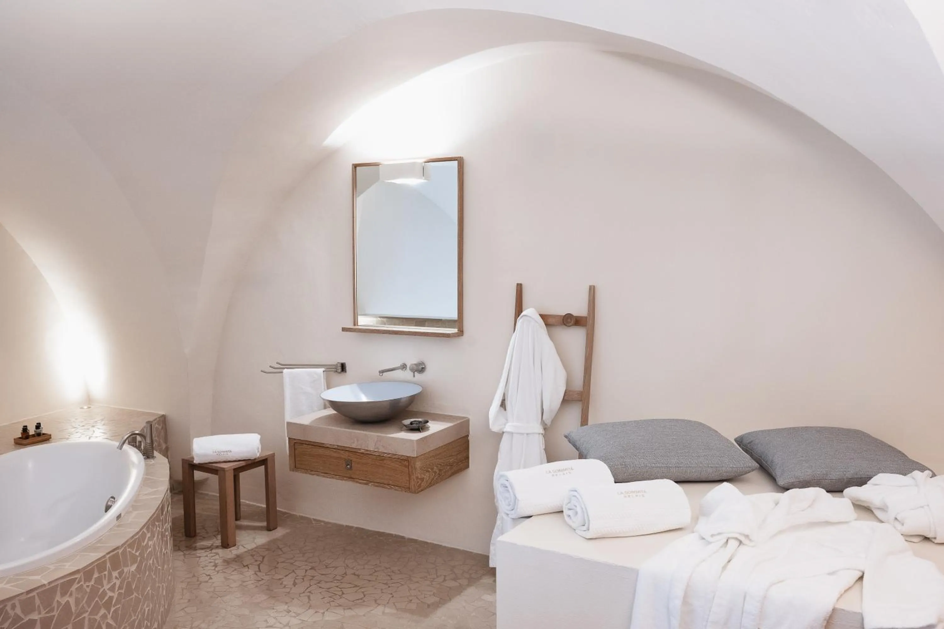 Bath in La Sommità Relais & Chateaux