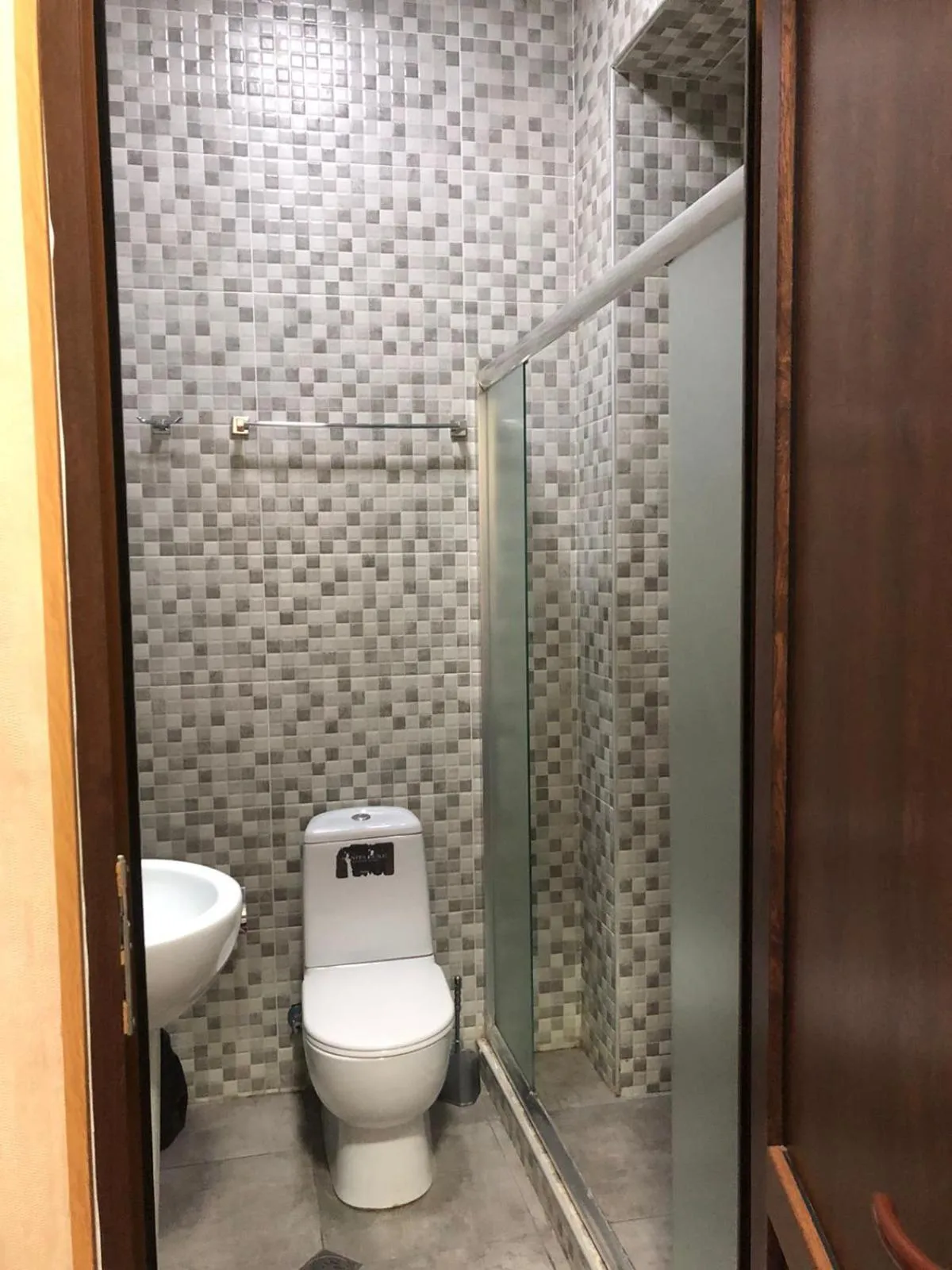 Shower in Hotel Guri