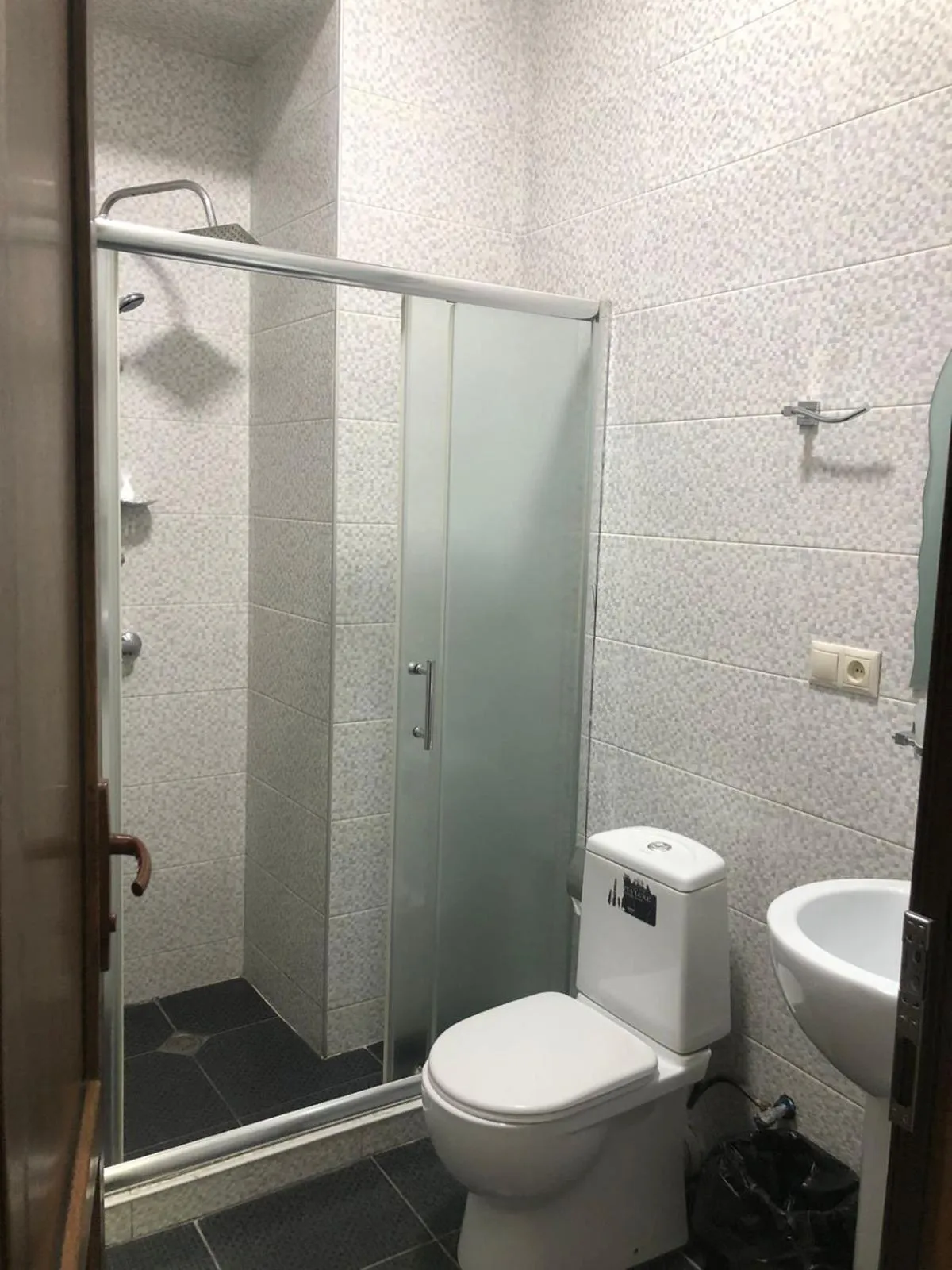 Shower in Hotel Guri