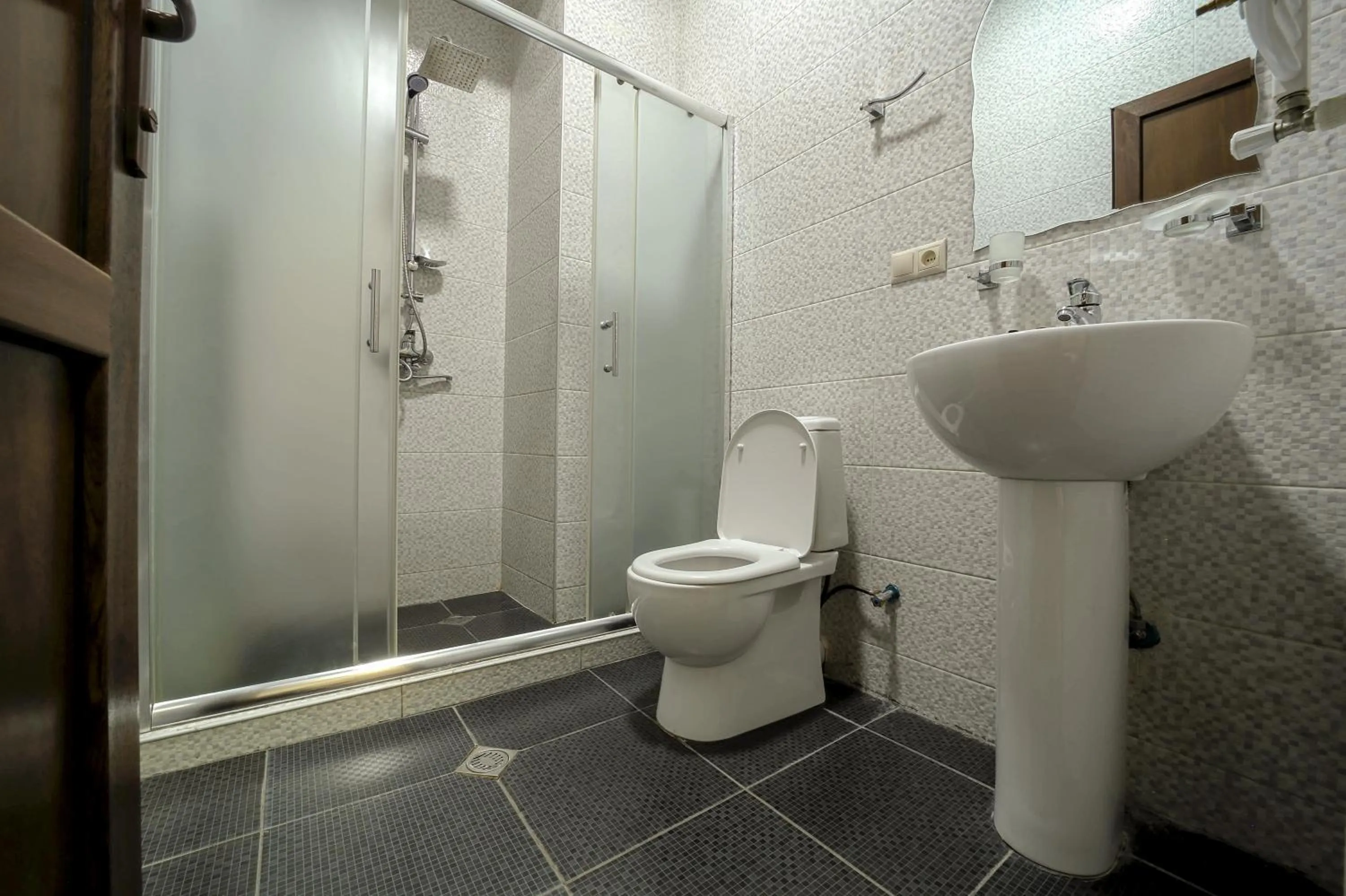 Shower in Hotel Guri