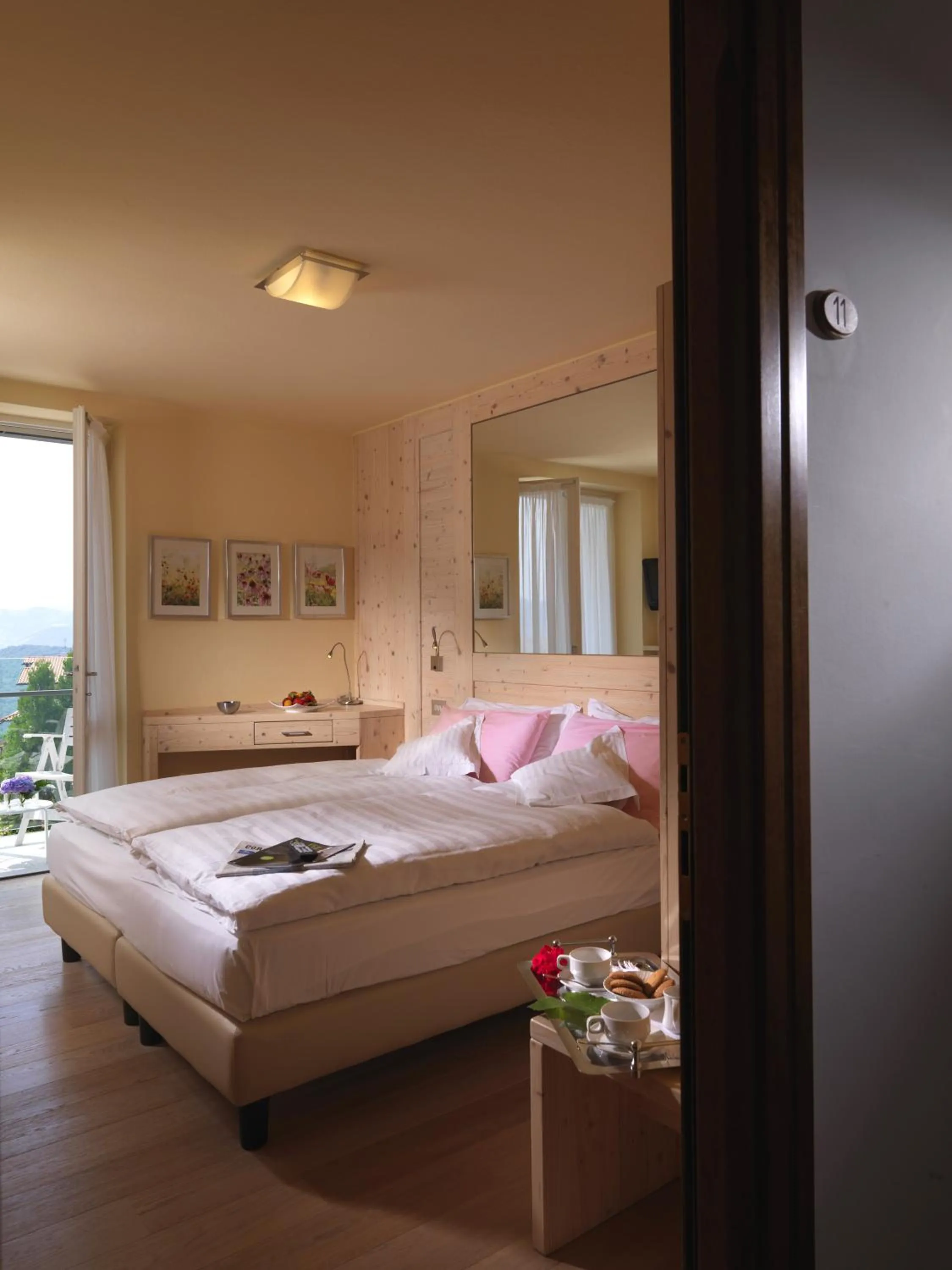 Bed in Hotel Miralago