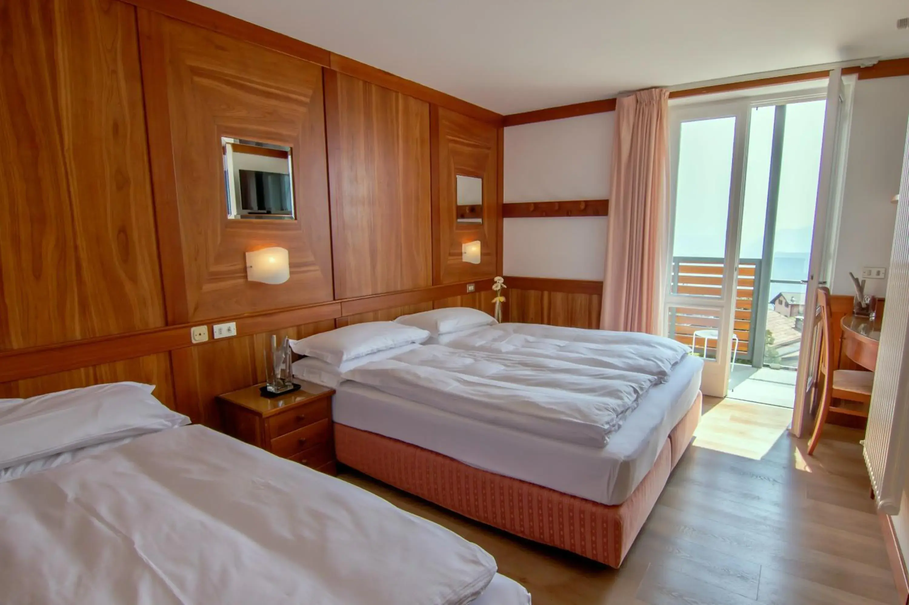 Triple Room in Hotel Miralago Triple Room in Hotel Miralago