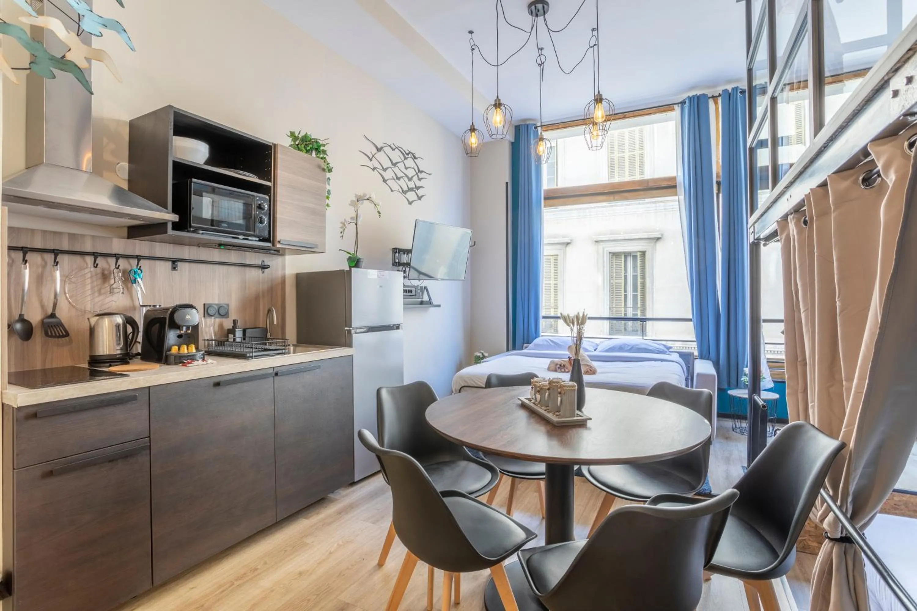 Kitchen or kitchenette in ADIRA Résid'Marseille Vieux-port 2 étoiles