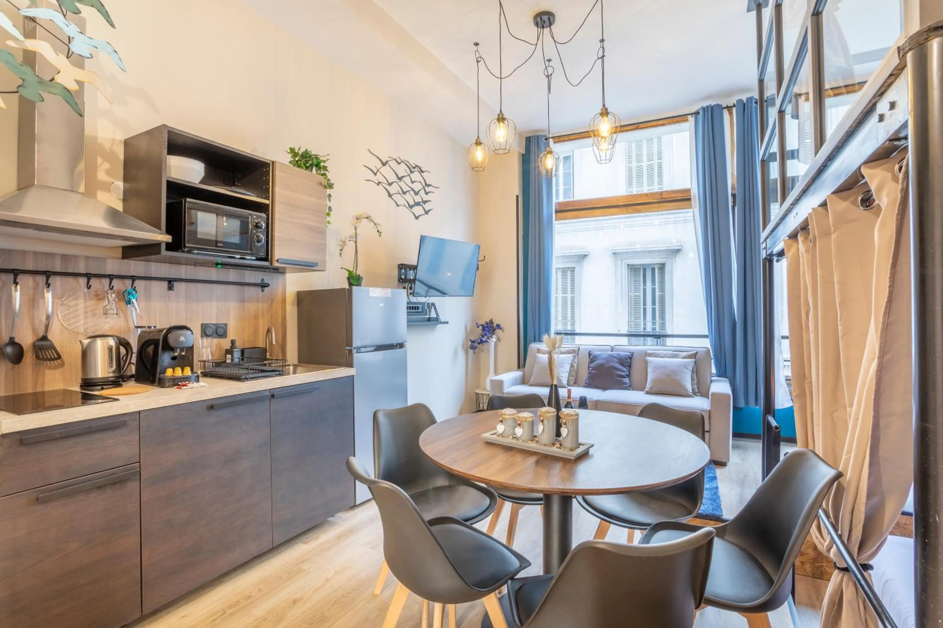 Kitchen or kitchenette in ADIRA Résid'Marseille Vieux-port 2 étoiles