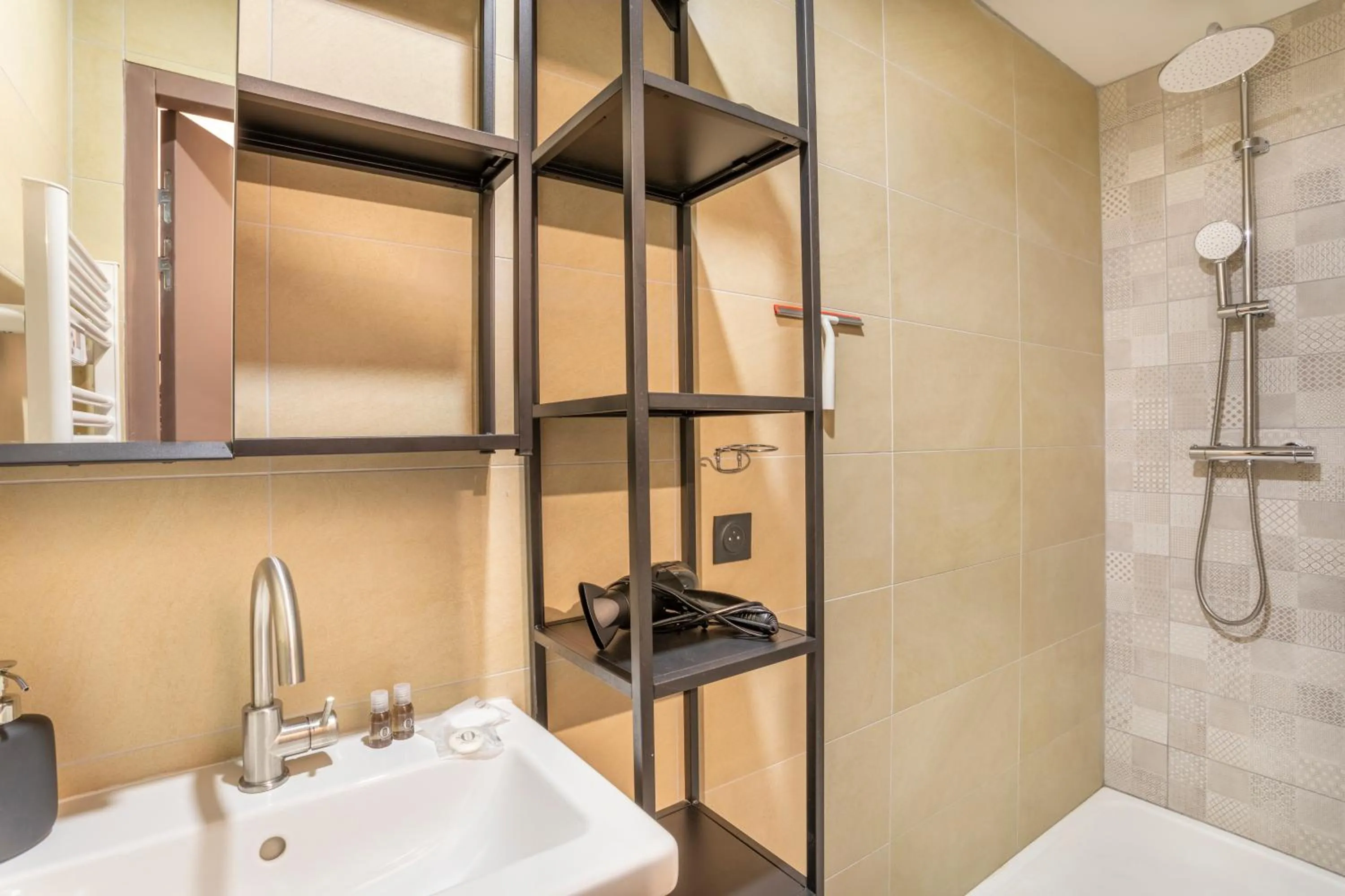 Shower in ADIRA Résid'Marseille Vieux-port 2 étoiles