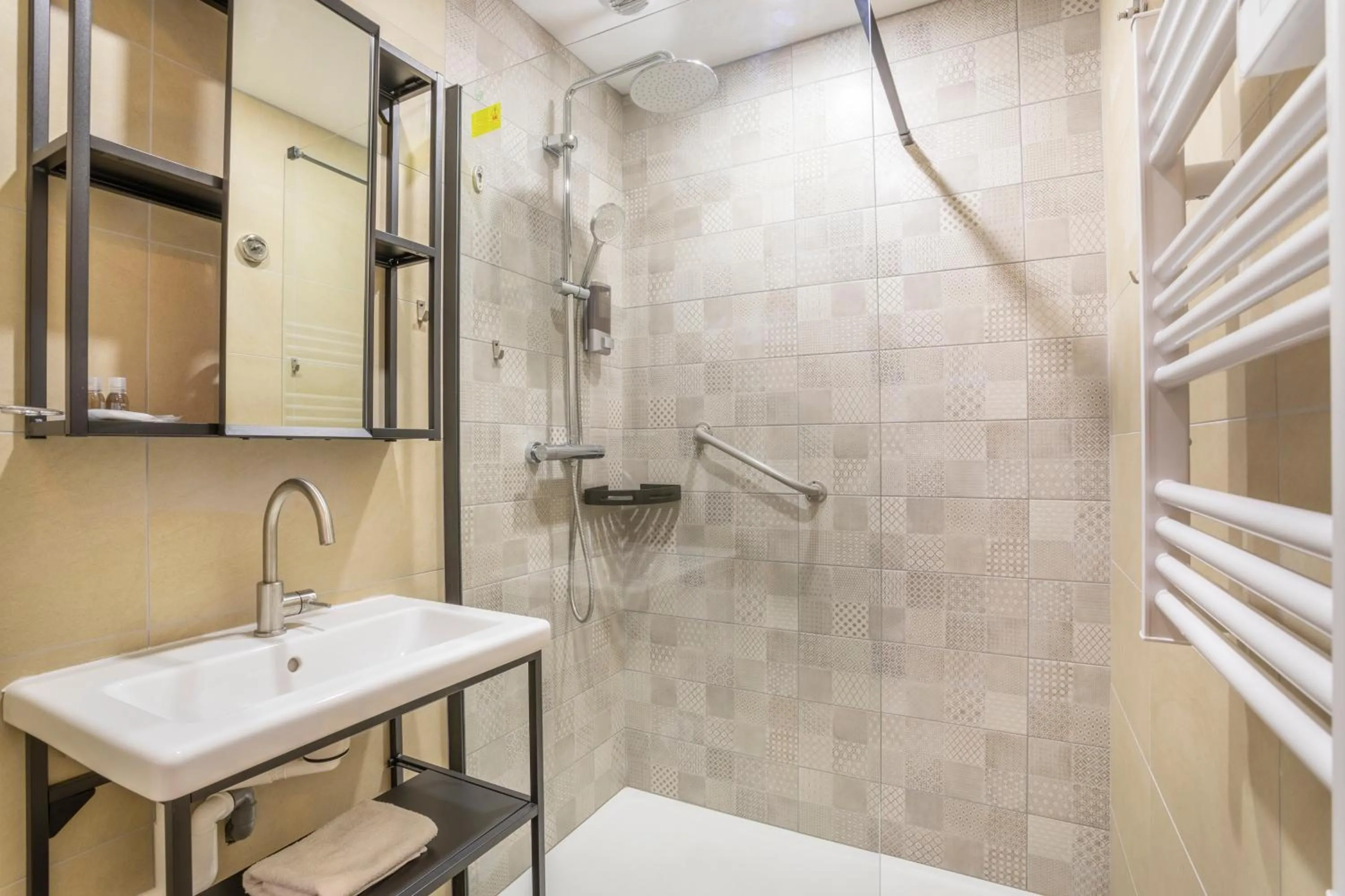 Toilet in ADIRA Résid'Marseille Vieux-port 2 étoiles