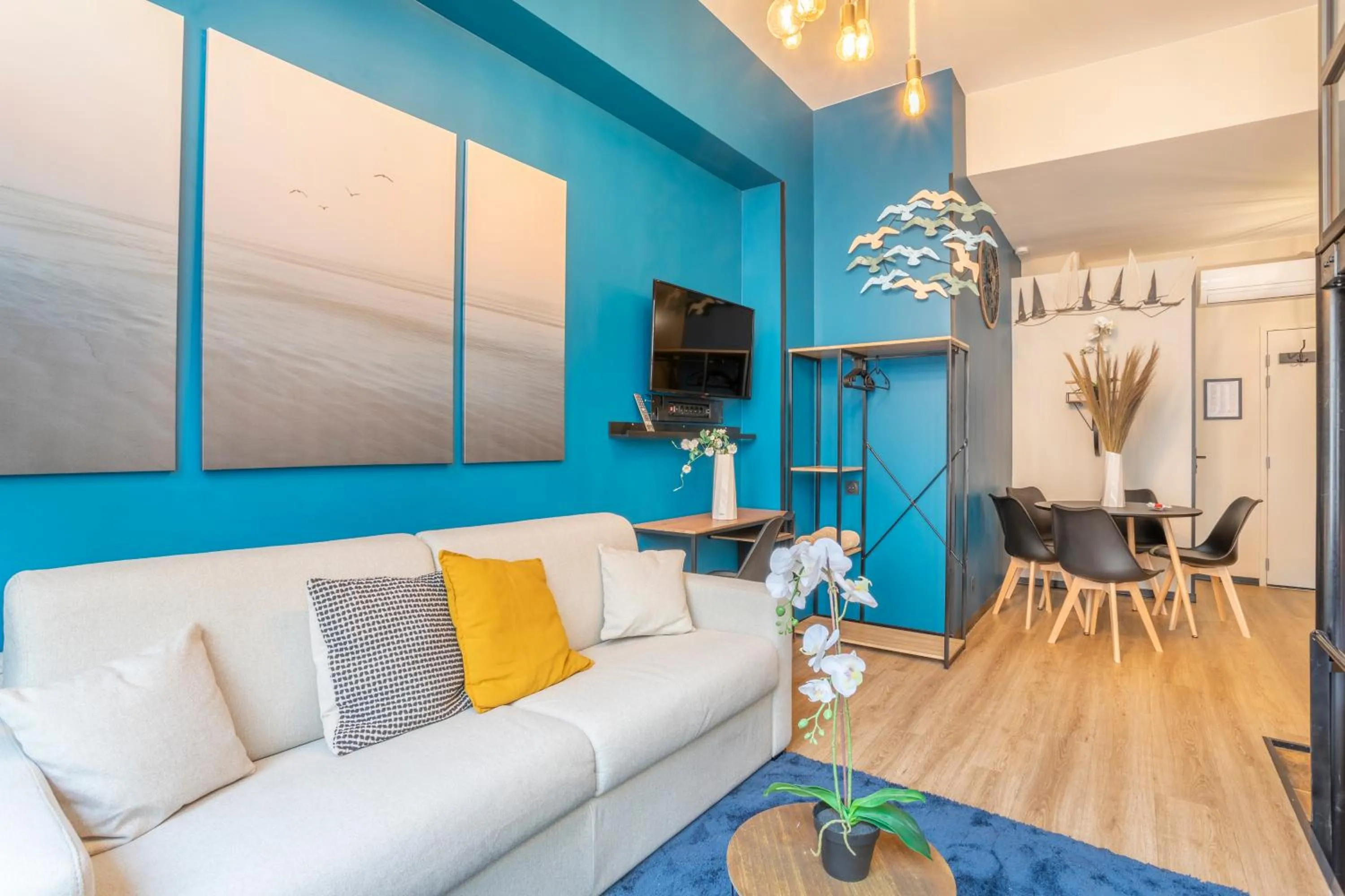 TV and multimedia in ADIRA Résid'Marseille Vieux-port 2 étoiles