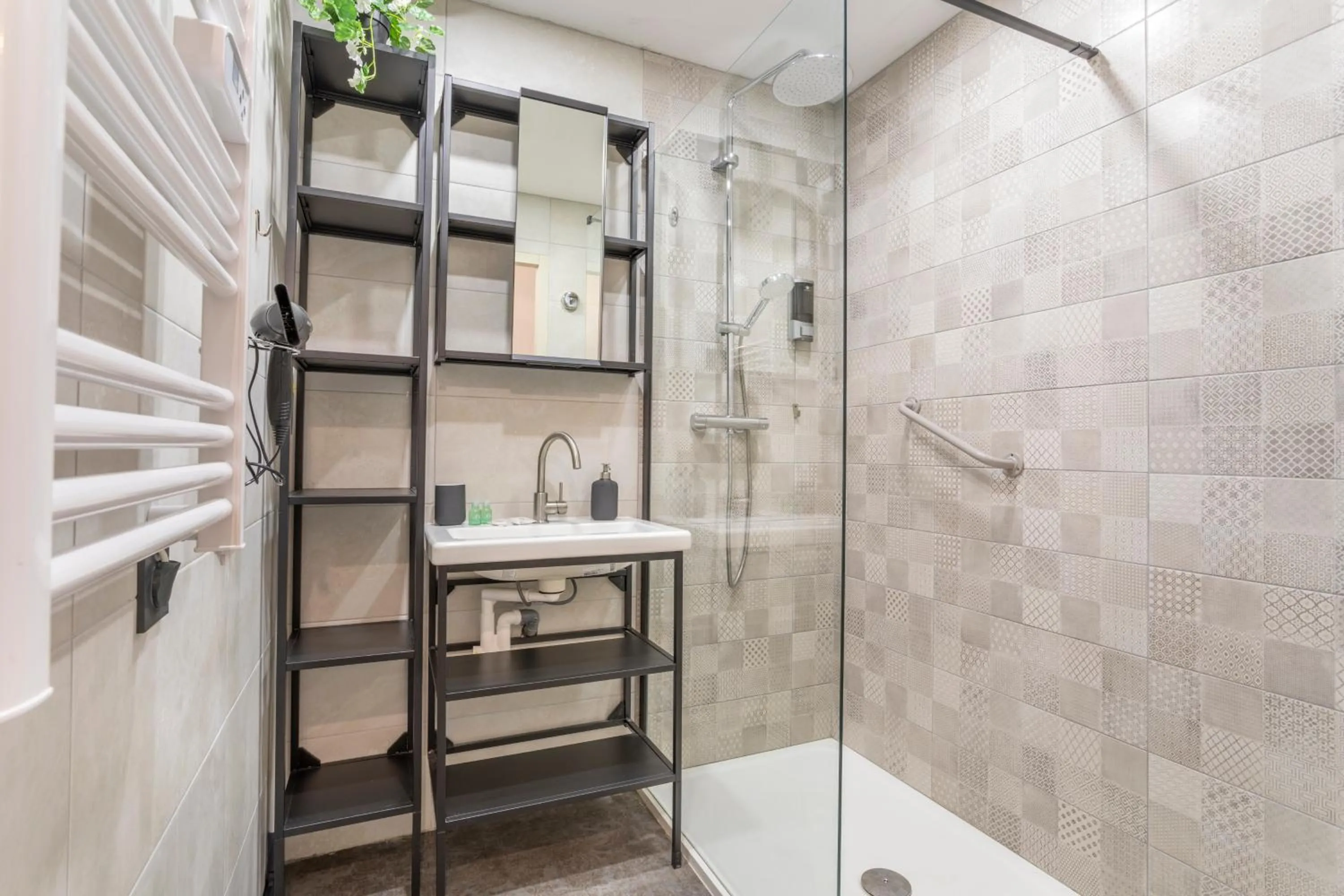 Shower in ADIRA Résid'Marseille Vieux-port 2 étoiles